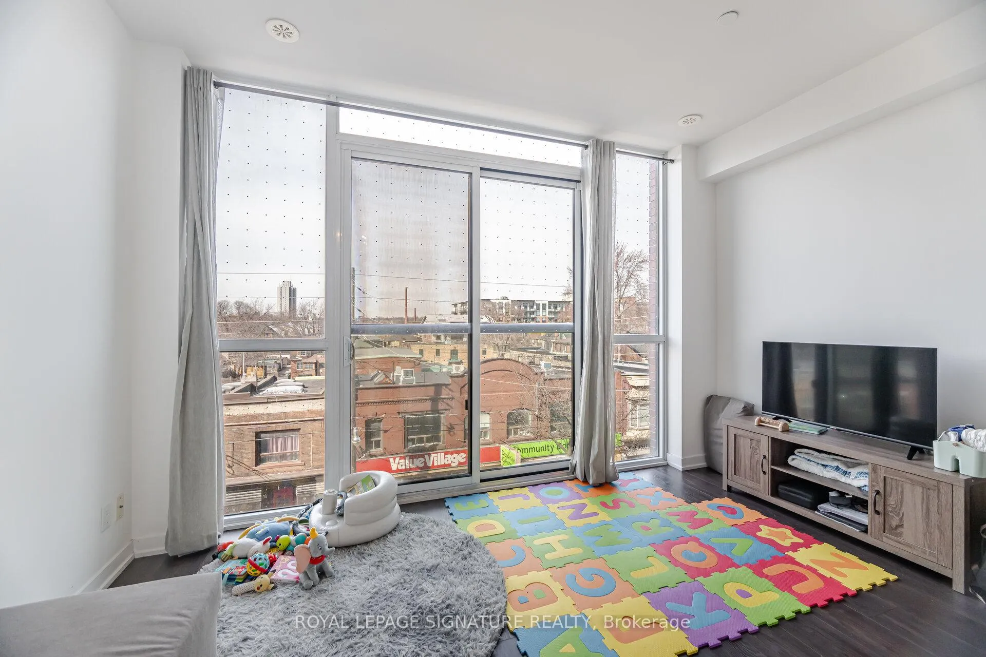 Photo 17 of Unit 407, 899 Queen Street E, Toronto, South Riverdale — HOMEH