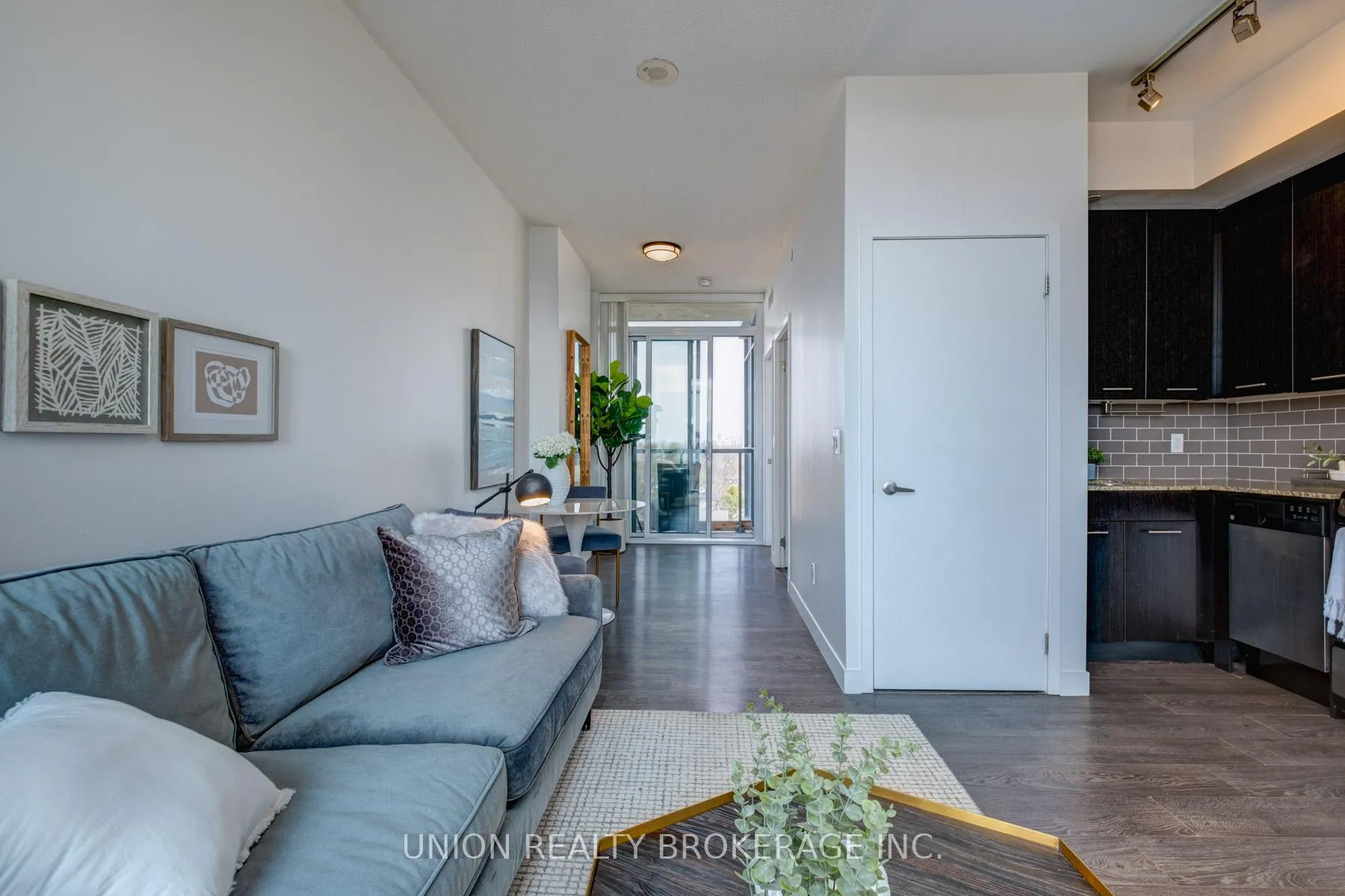 Photo 5 of Unit 802, 2055 Danforth Avenue, Toronto, Woodbine Corridor — HOMEH