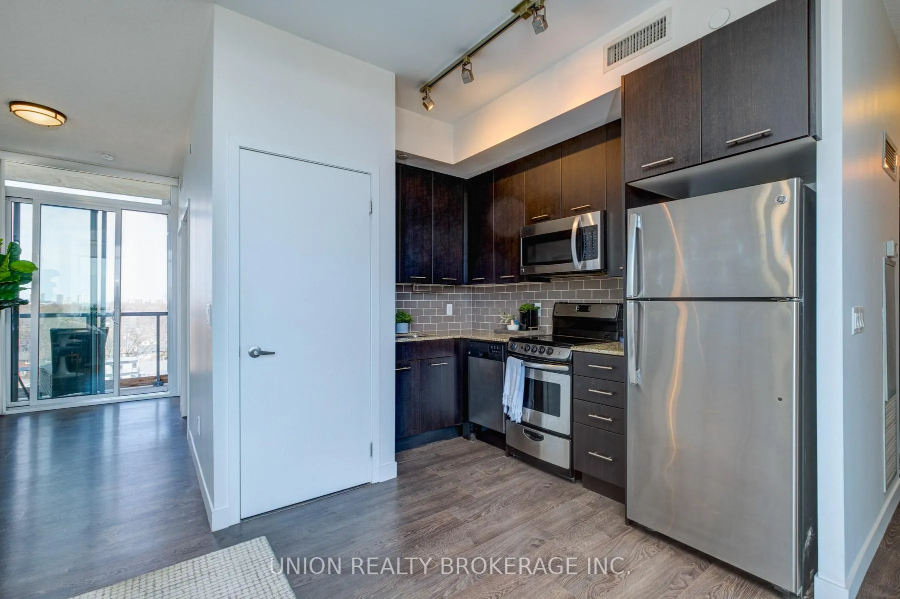 Photo 7 of Unit 802, 2055 Danforth Avenue, Toronto, Woodbine Corridor — HOMEH