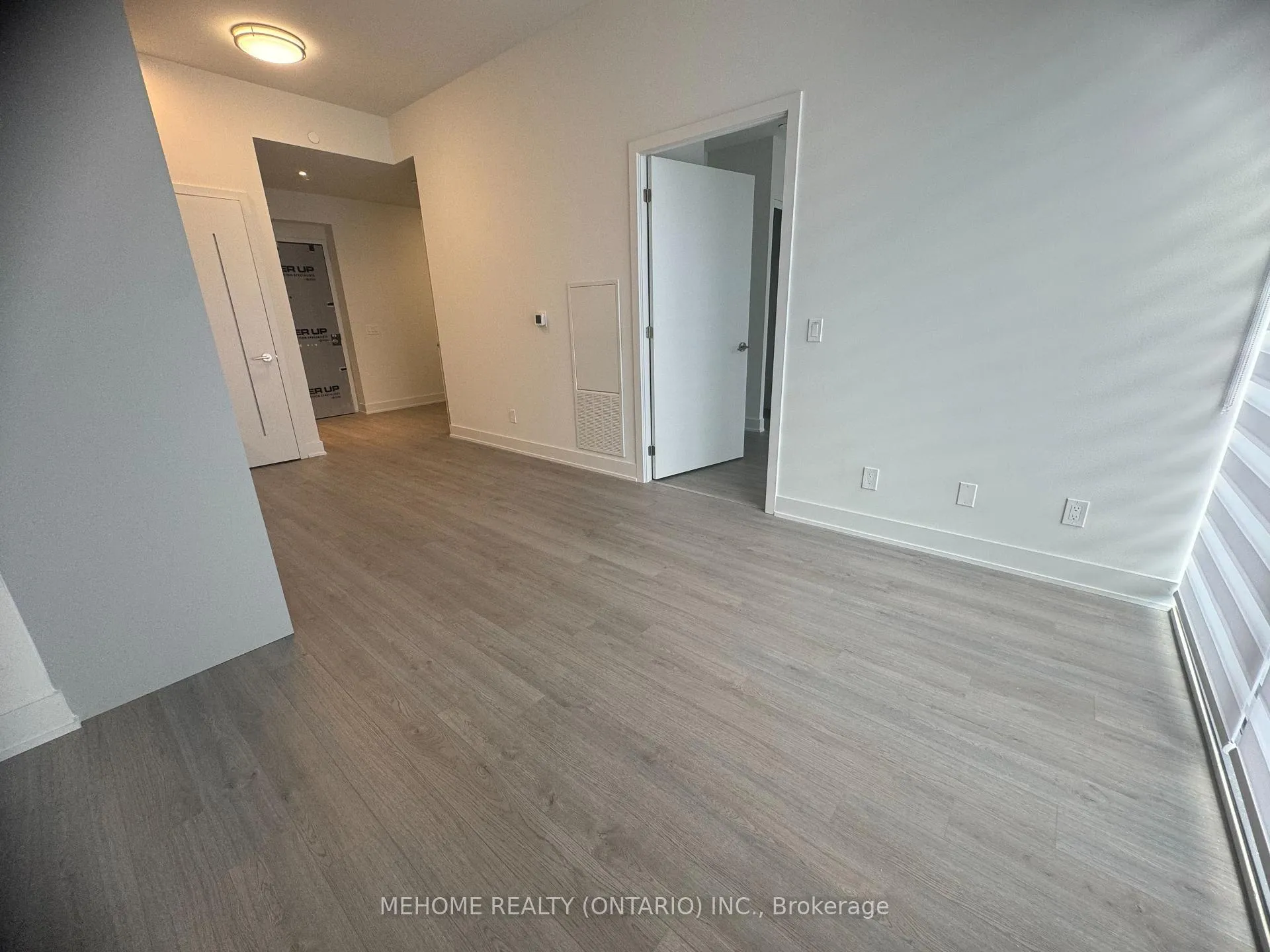 Photo 4 of Unit 1304, 8 Cumberland Street, Toronto, The Annex — HOMEH