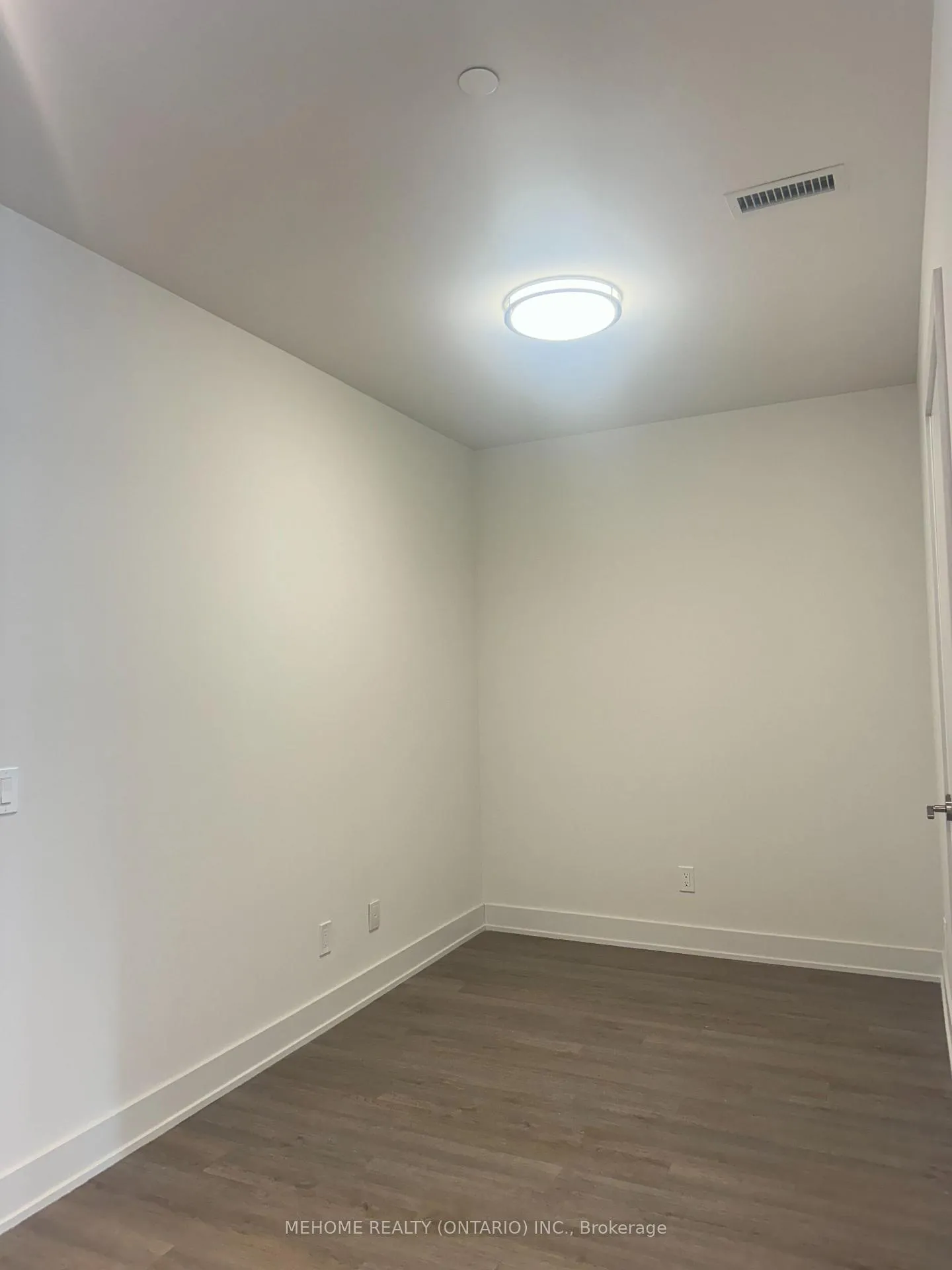 Photo 5 of Unit 1304, 8 Cumberland Street, Toronto, The Annex — HOMEH