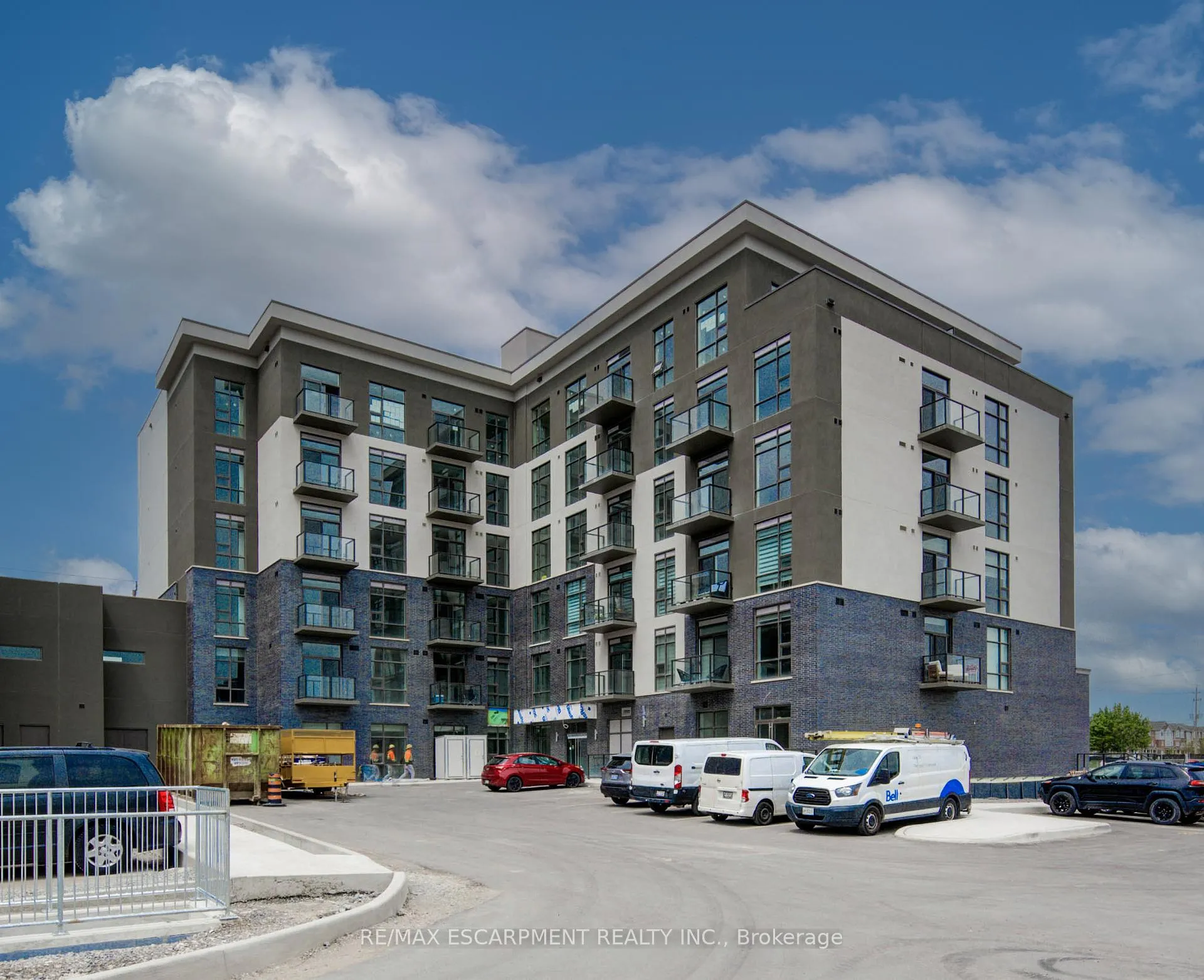 Photo 2 of Unit 435, 10 Mallard Trail E, Hamilton, Waterdown — HOMEH