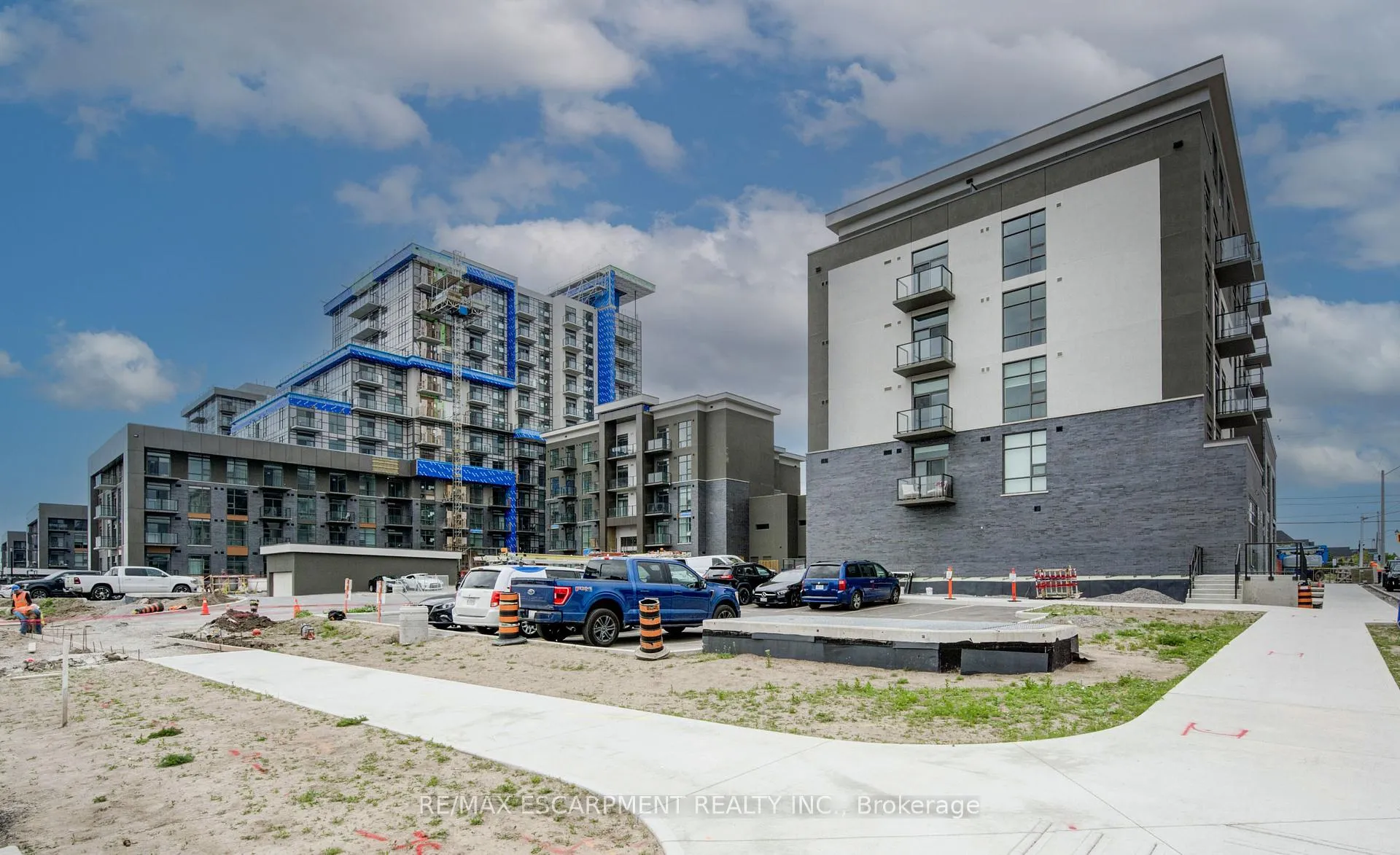 Photo 3 of Unit 435, 10 Mallard Trail E, Hamilton, Waterdown — HOMEH