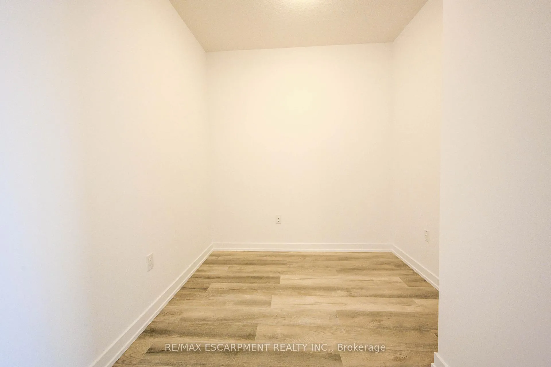 Photo 9 of Unit 435, 10 Mallard Trail E, Hamilton, Waterdown — HOMEH