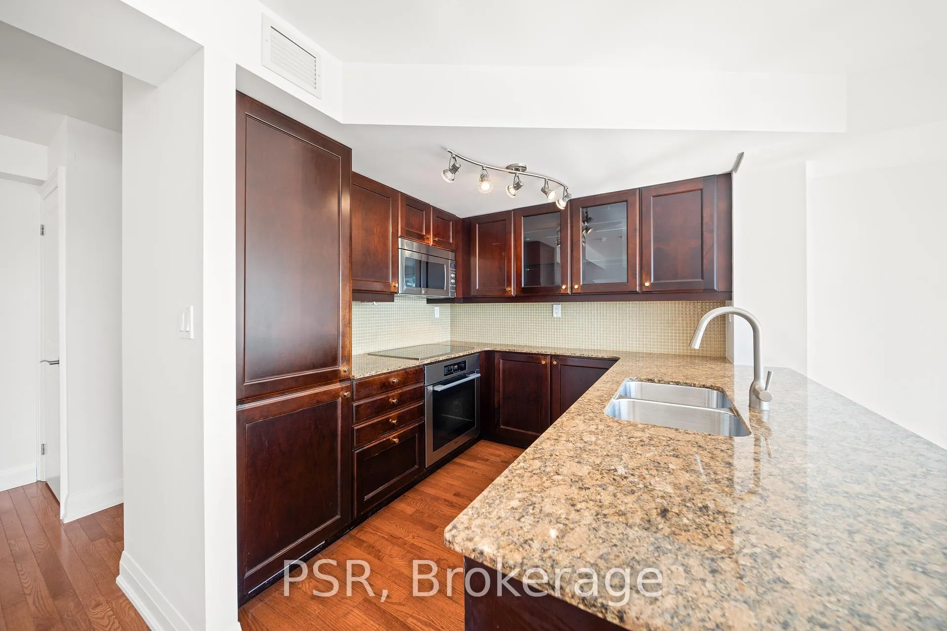 Photo 6 of Unit 508, 1 Bedford Road, Toronto, The Annex — HOMEH