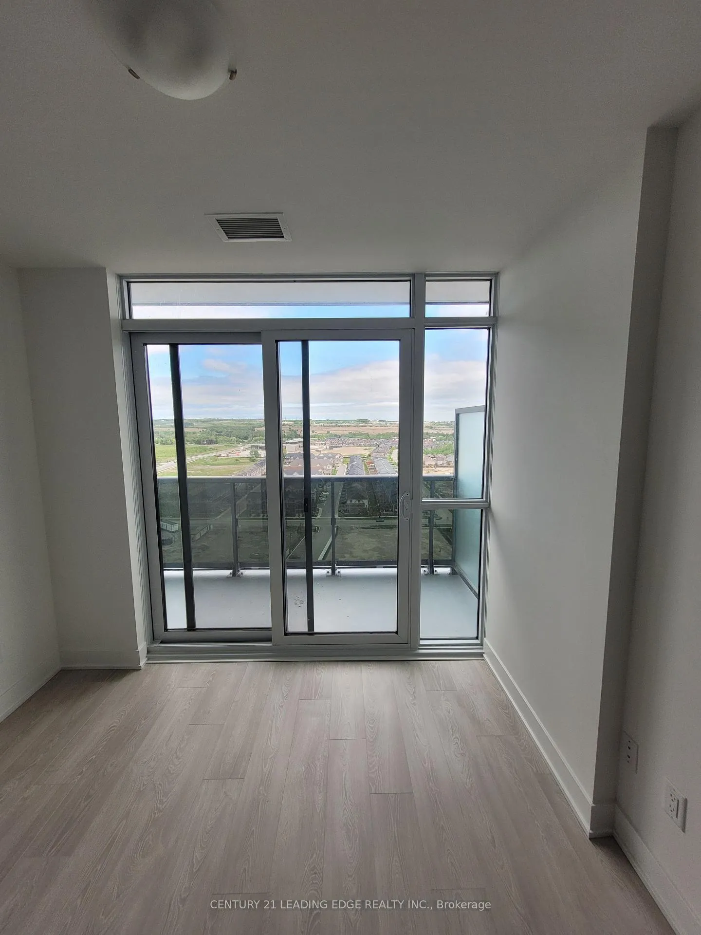Photo 10 of Unit 1902, 2545 Simcoe Street N, Oshawa, Windfields — HOMEH