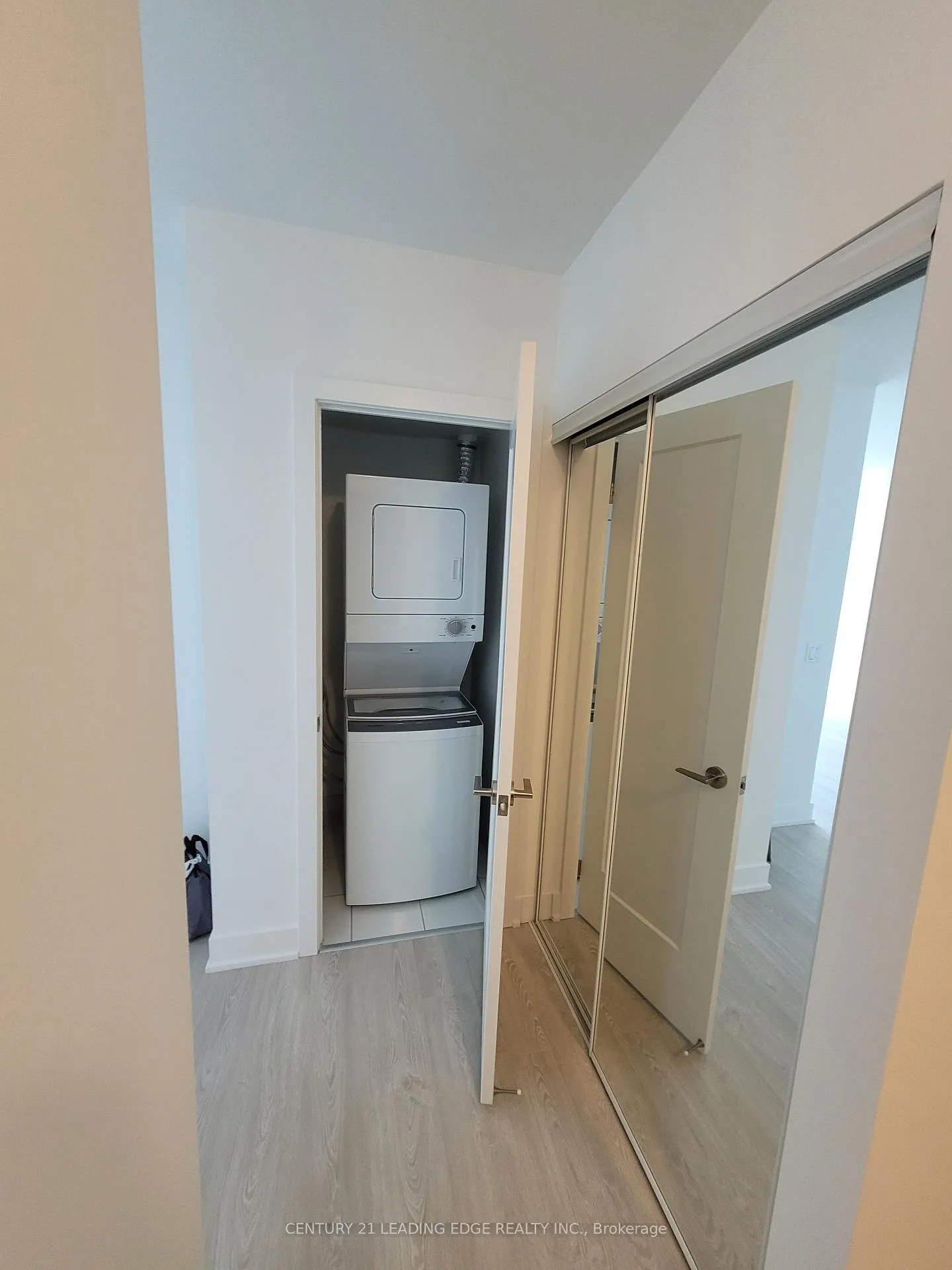 Photo 11 of Unit 1902, 2545 Simcoe Street N, Oshawa, Windfields — HOMEH