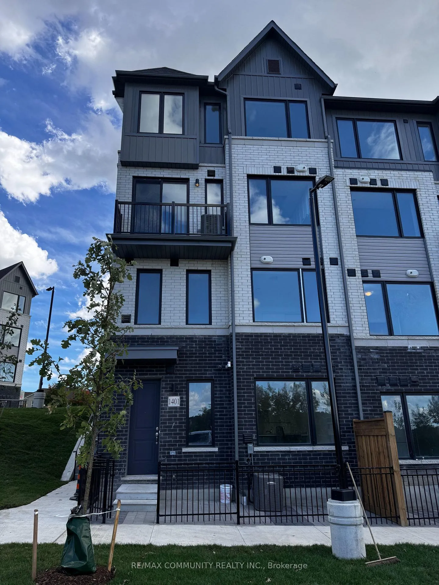 Front of Unit 1403, 160 Densmore Road