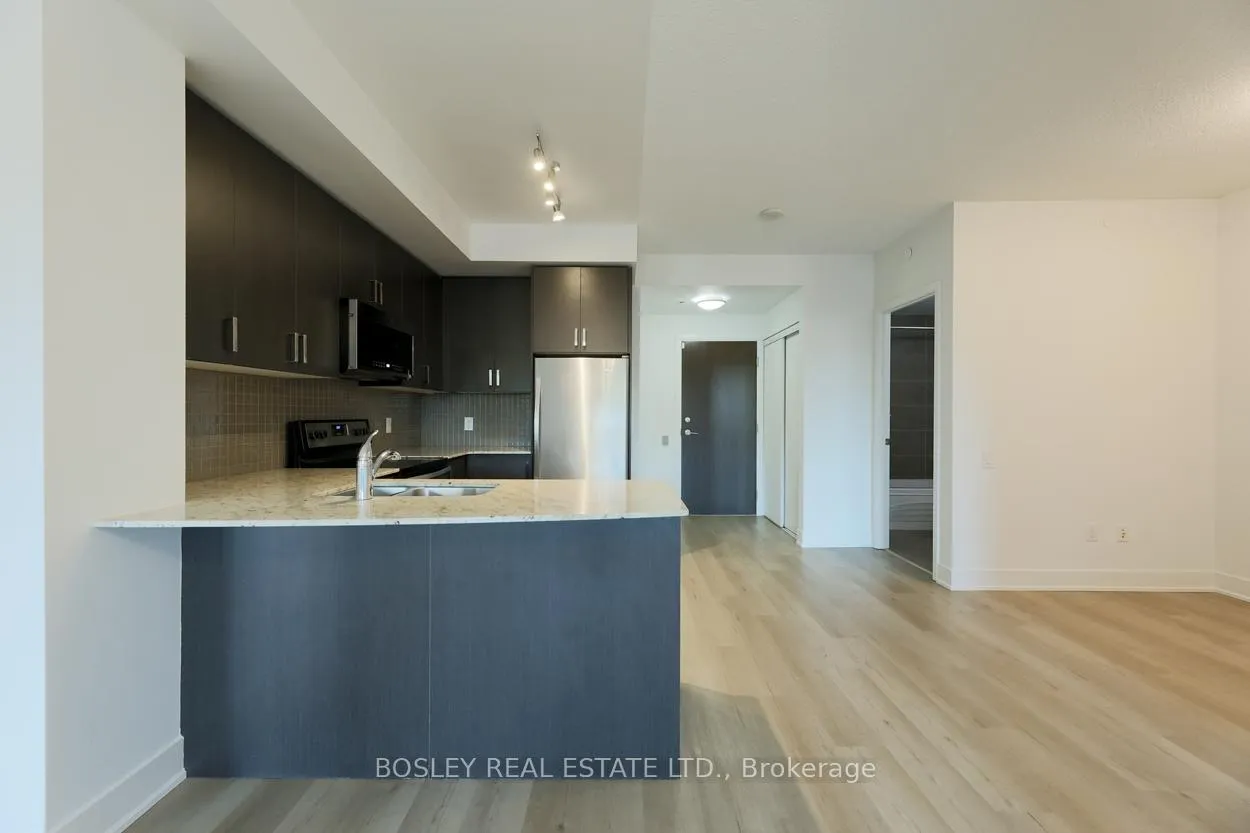 Photo 5 of Unit 407, 7608 Yonge Street, Vaughan, Crestwood-Springfarm-Yorkhill — HOMEH