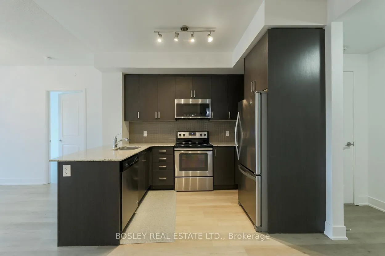 Photo 7 of Unit 407, 7608 Yonge Street, Vaughan, Crestwood-Springfarm-Yorkhill — HOMEH