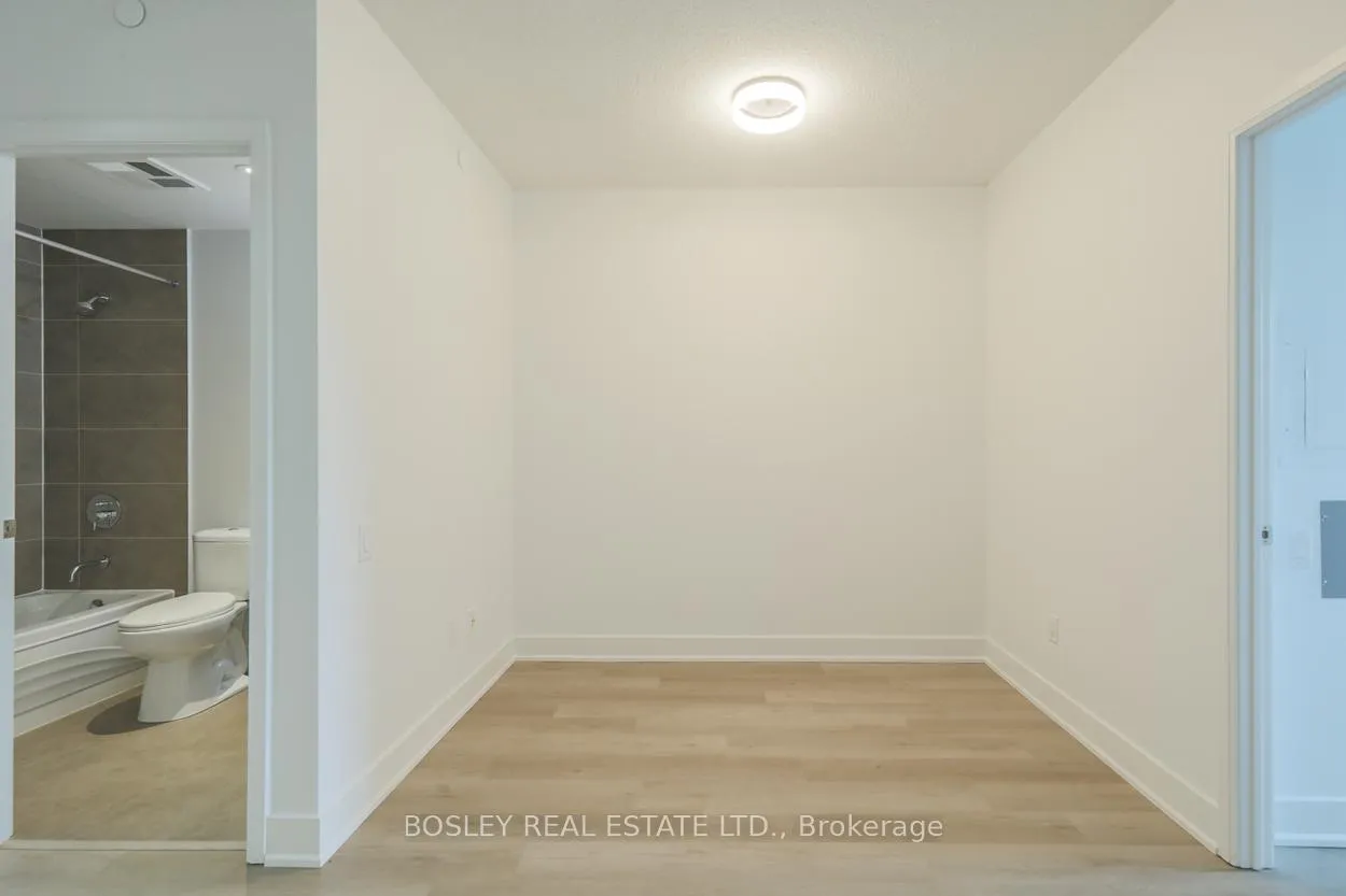 Photo 9 of Unit 407, 7608 Yonge Street, Vaughan, Crestwood-Springfarm-Yorkhill — HOMEH