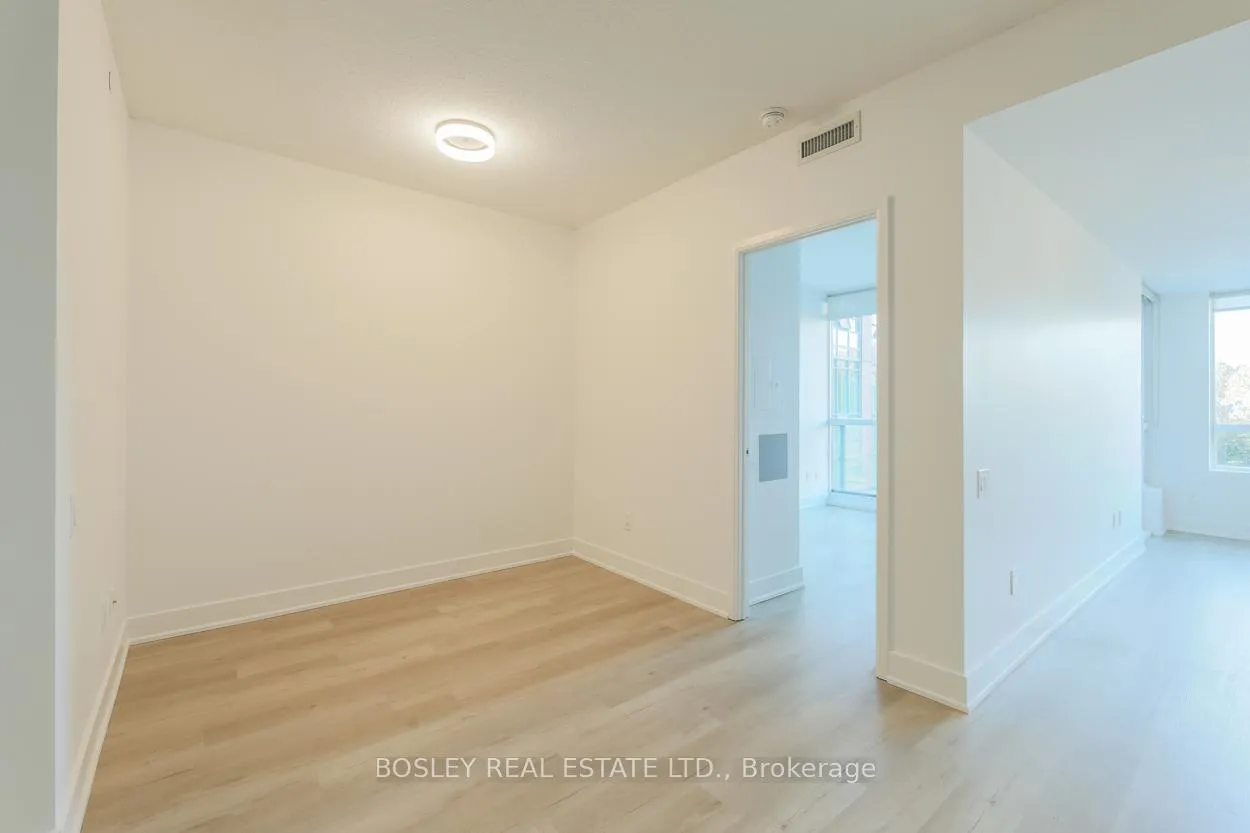 Photo 10 of Unit 407, 7608 Yonge Street, Vaughan, Crestwood-Springfarm-Yorkhill — HOMEH