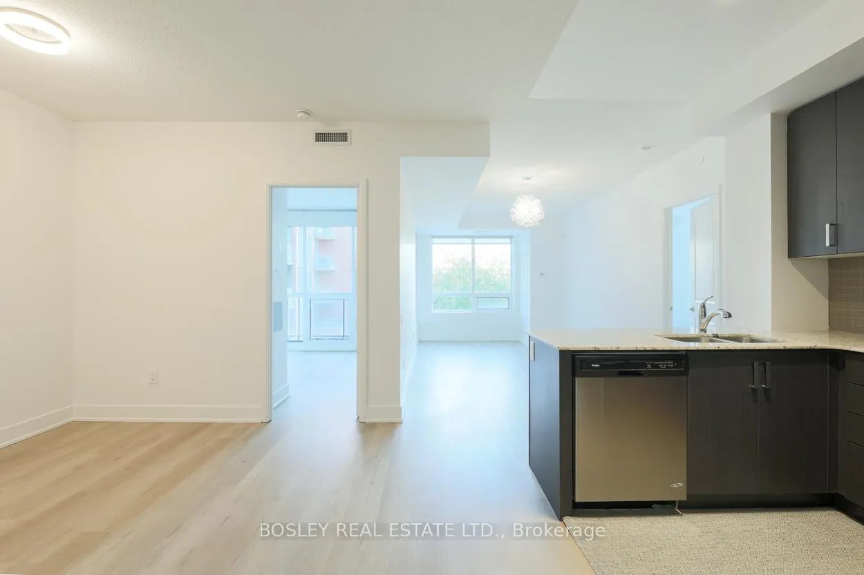 Photo 11 of Unit 407, 7608 Yonge Street, Vaughan, Crestwood-Springfarm-Yorkhill — HOMEH