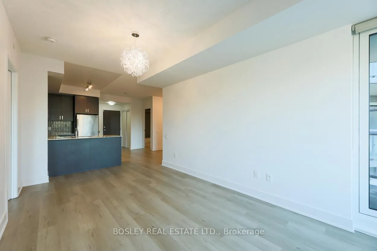 Photo 13 of Unit 407, 7608 Yonge Street, Vaughan, Crestwood-Springfarm-Yorkhill — HOMEH