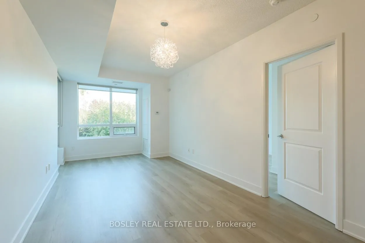 Photo 16 of Unit 407, 7608 Yonge Street, Vaughan, Crestwood-Springfarm-Yorkhill — HOMEH