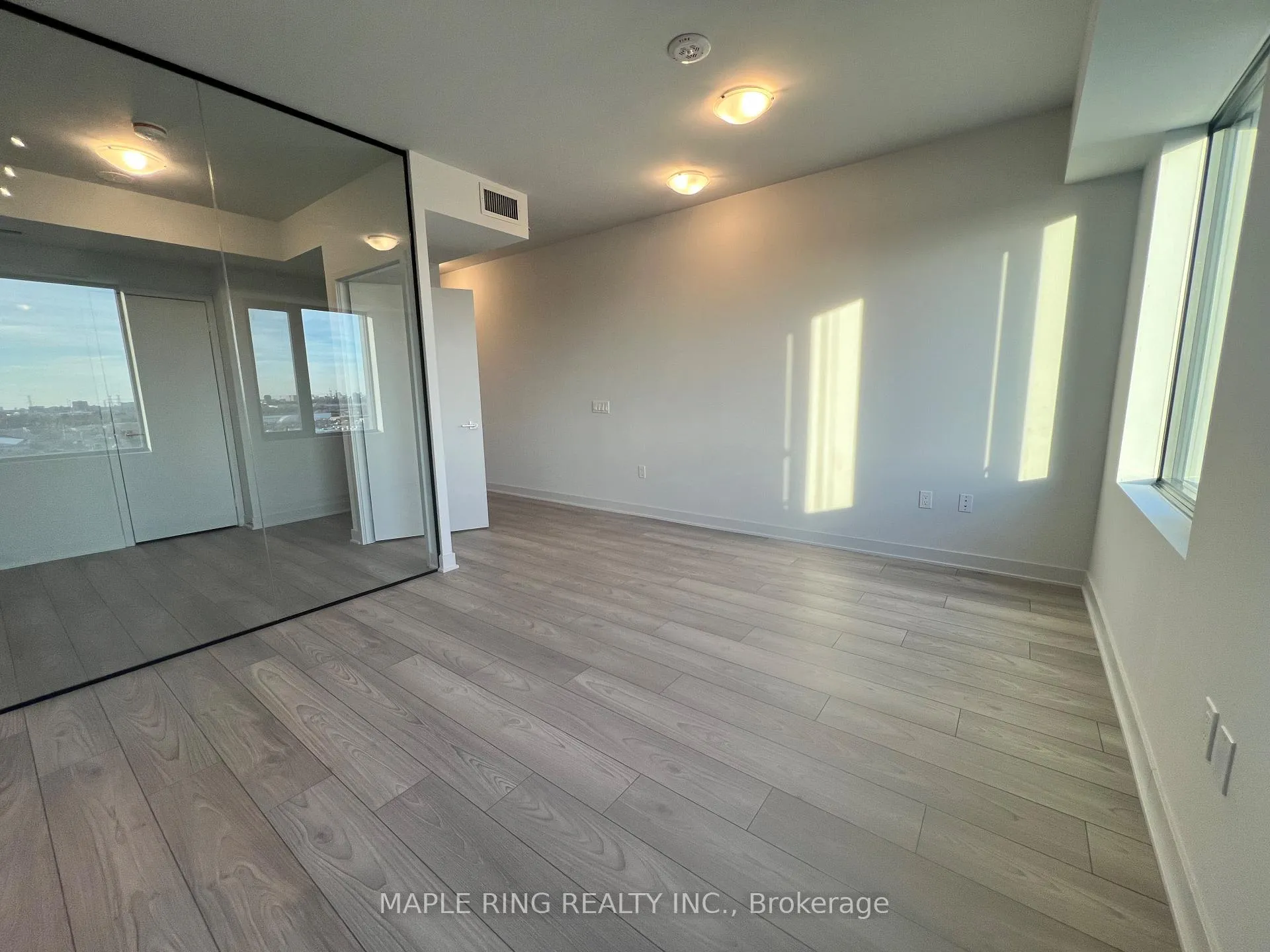 Photo 7 of Unit 908, 2920 Highway Road, Vaughan, Concord — HOMEH