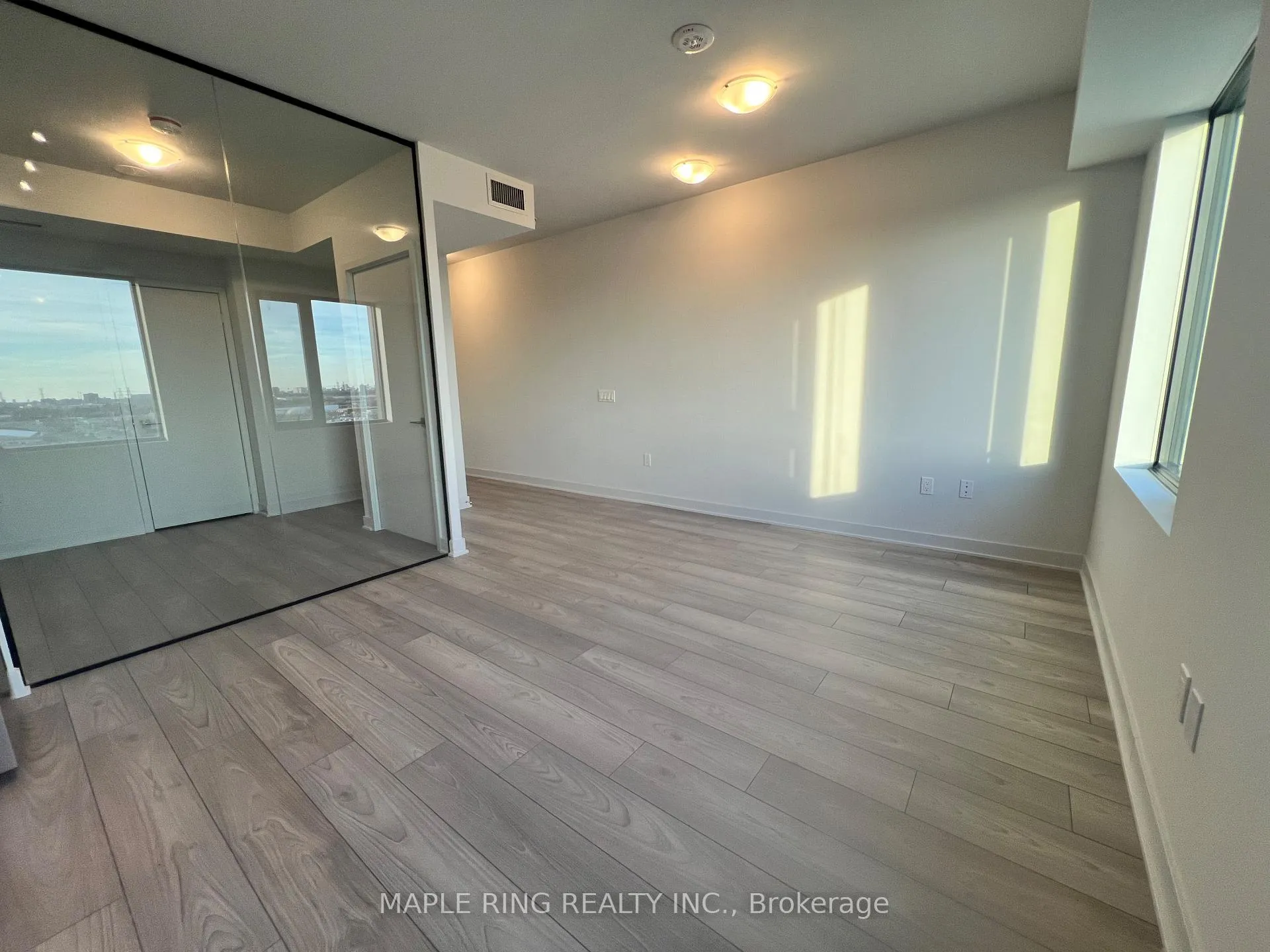 Photo 9 of Unit 908, 2920 Highway Road, Vaughan, Concord — HOMEH