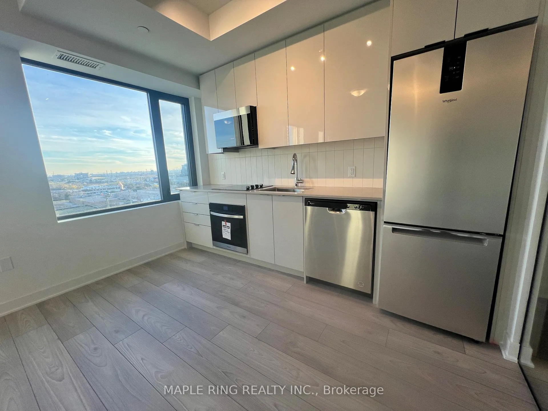 Photo 10 of Unit 908, 2920 Highway Road, Vaughan, Concord — HOMEH