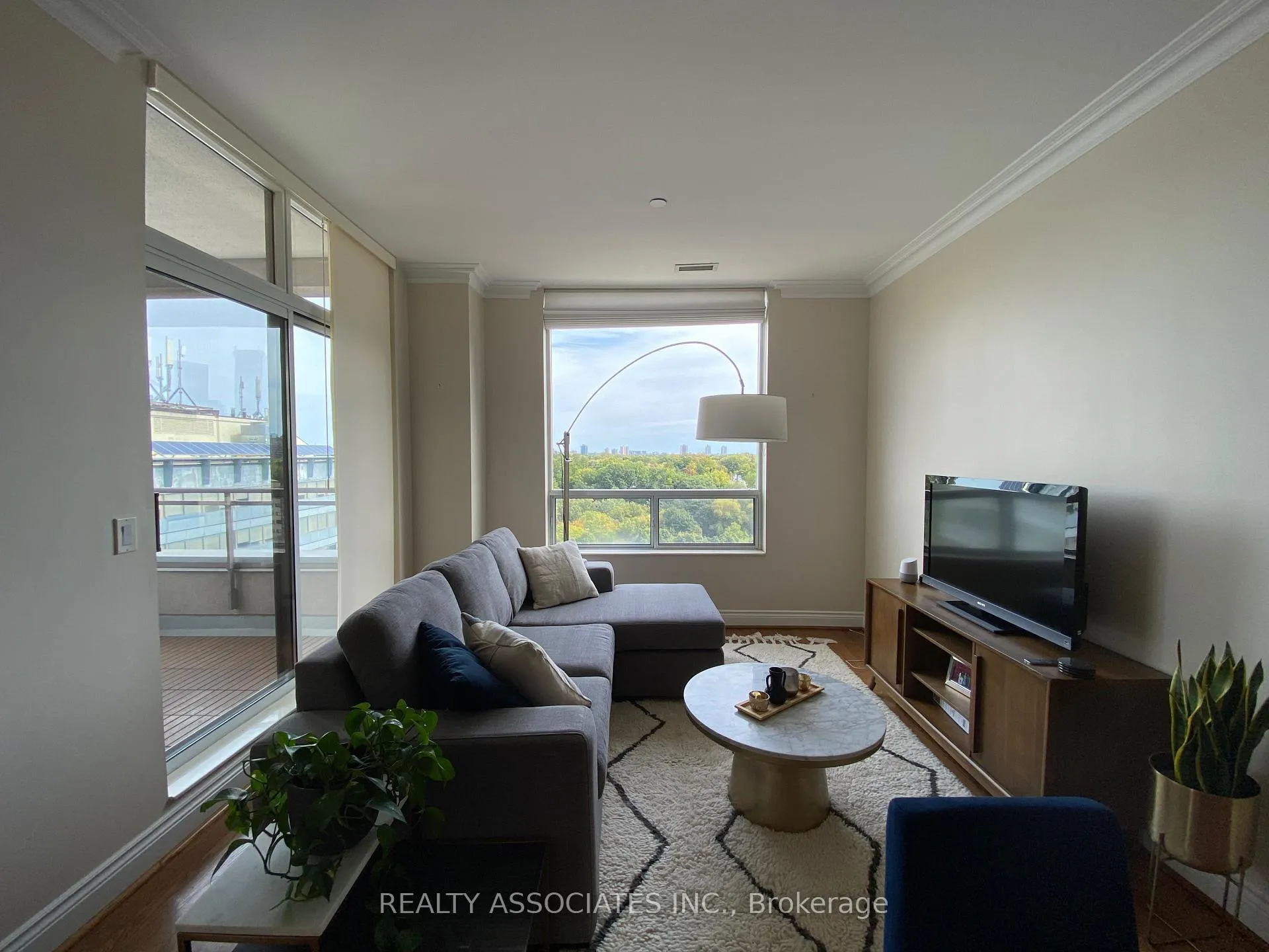 Photo 3 of Unit 801, 980 Yonge Street, Toronto, The Annex — HOMEH