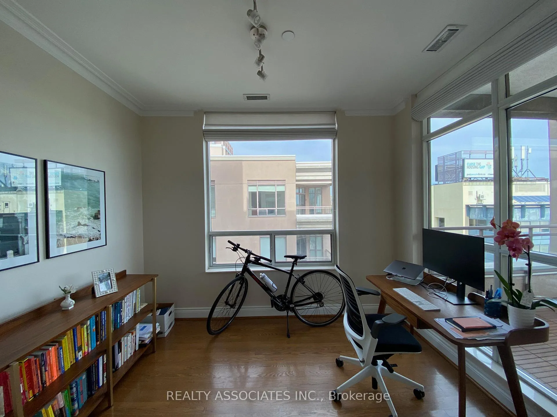 Photo 4 of Unit 801, 980 Yonge Street, Toronto, The Annex — HOMEH