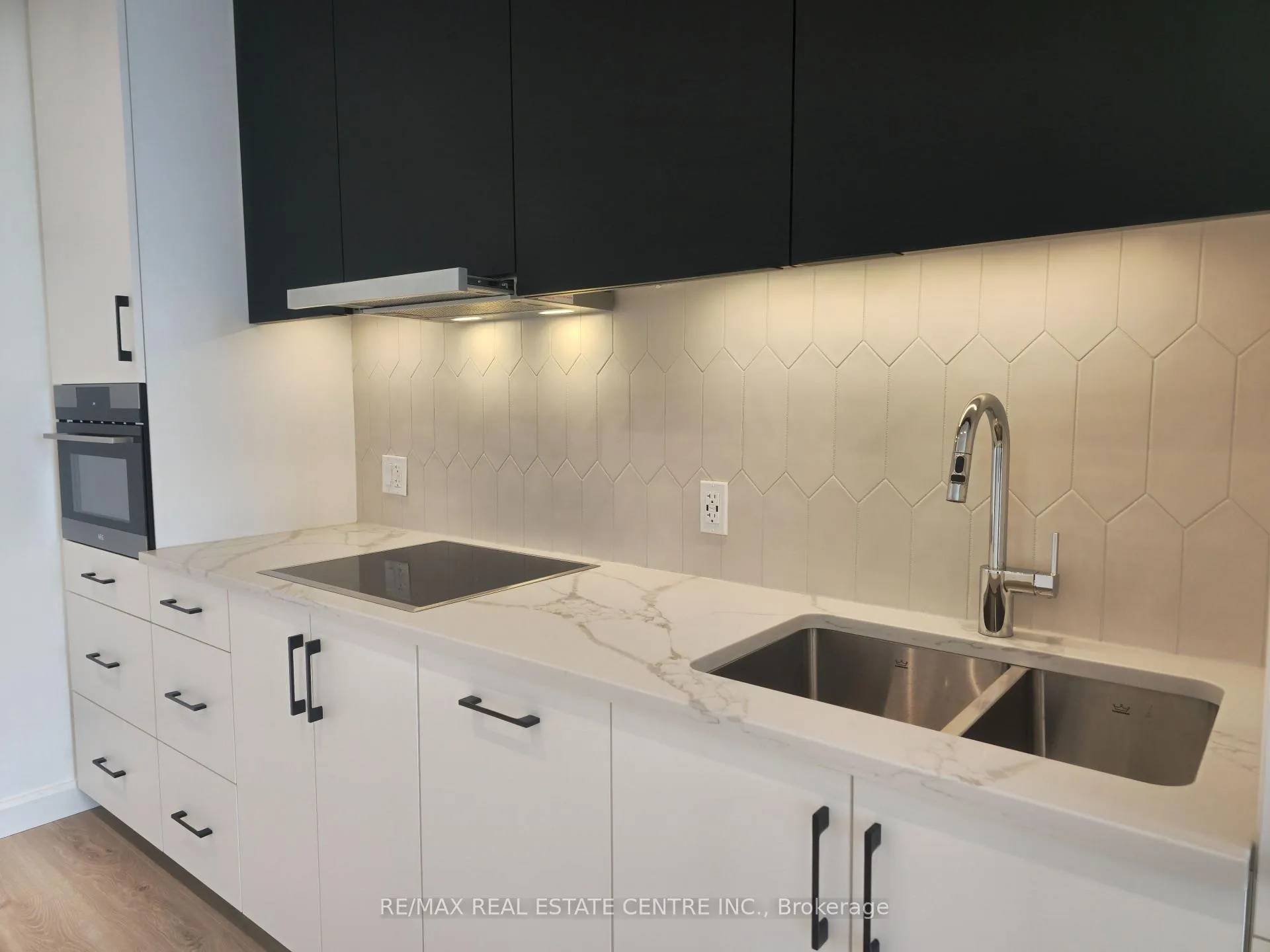 Photo 2 of Unit 1705, 741 King Street W, Kitchener, KW Hospital — HOMEH