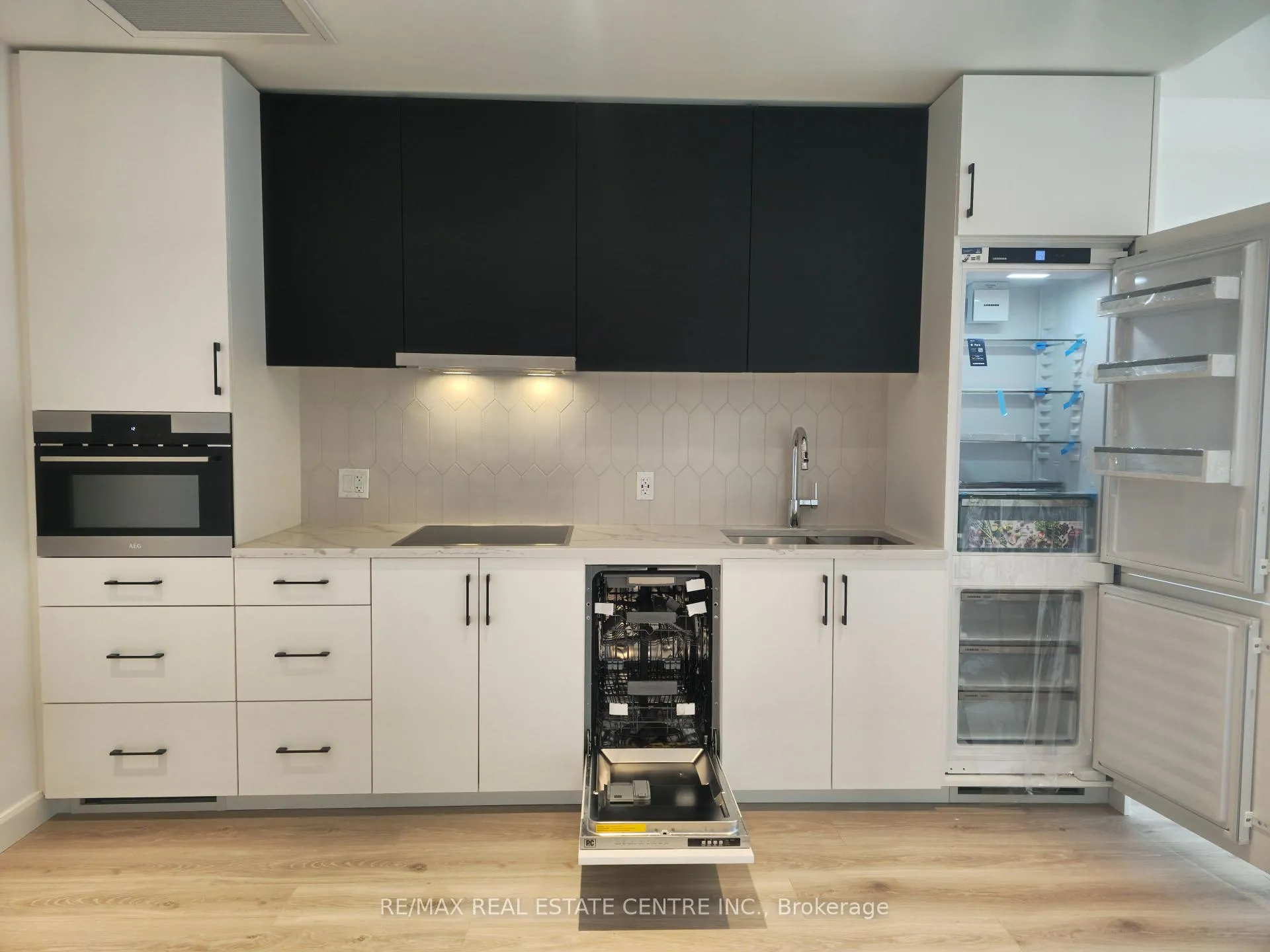 Photo 3 of Unit 1705, 741 King Street W, Kitchener, KW Hospital — HOMEH