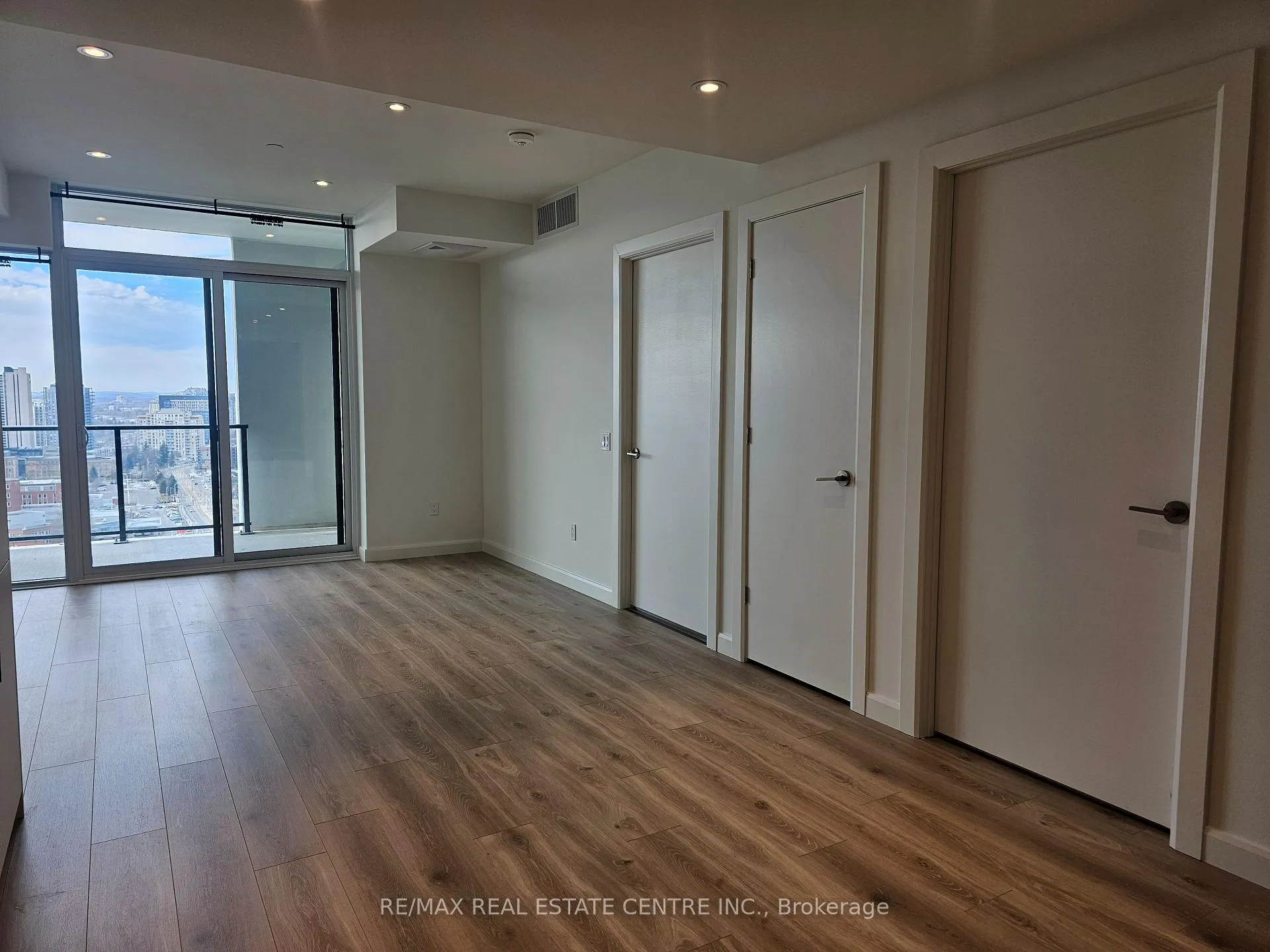 Photo 7 of Unit 1705, 741 King Street W, Kitchener, KW Hospital — HOMEH