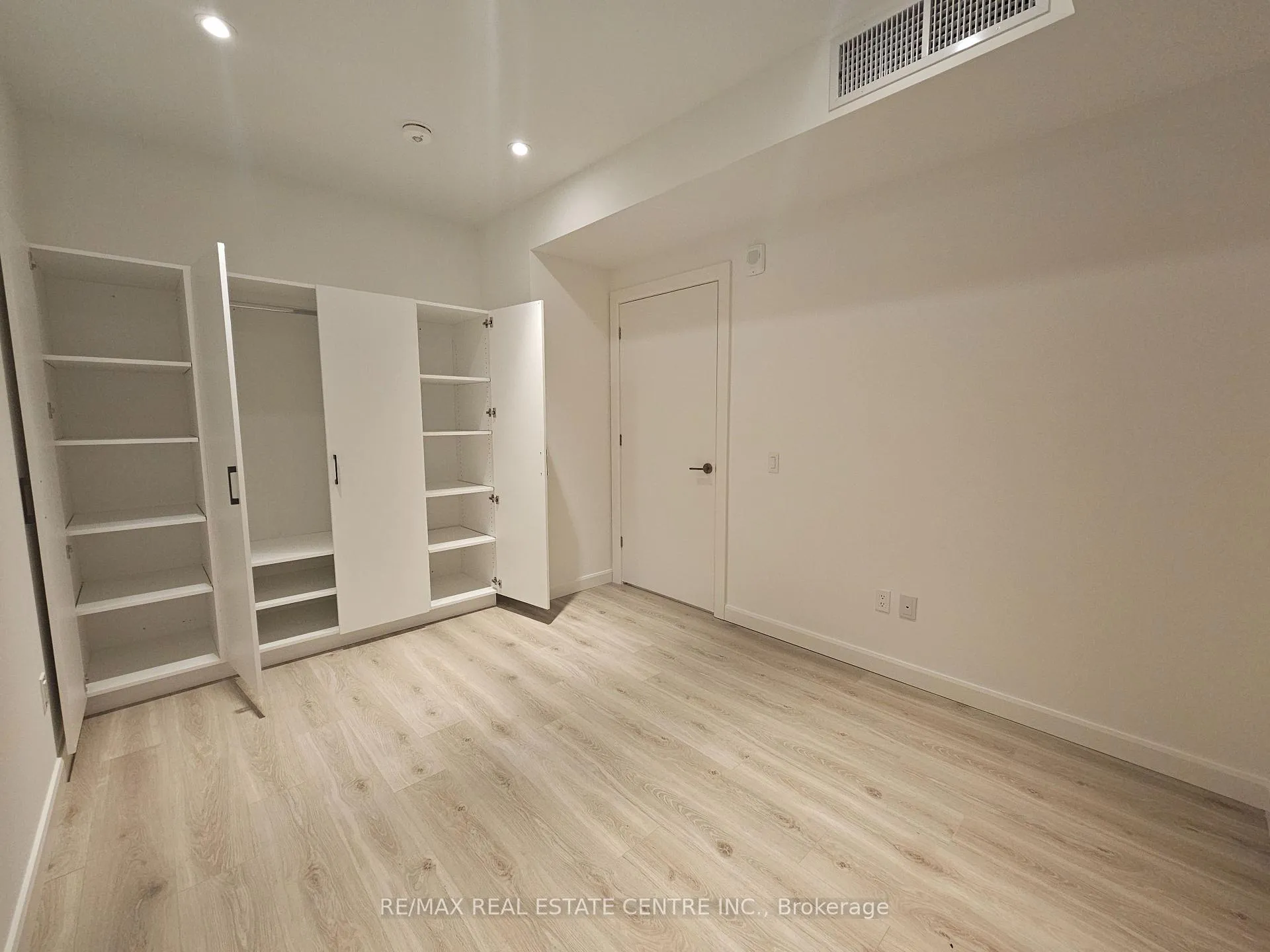 Photo 13 of Unit 1705, 741 King Street W, Kitchener, KW Hospital — HOMEH