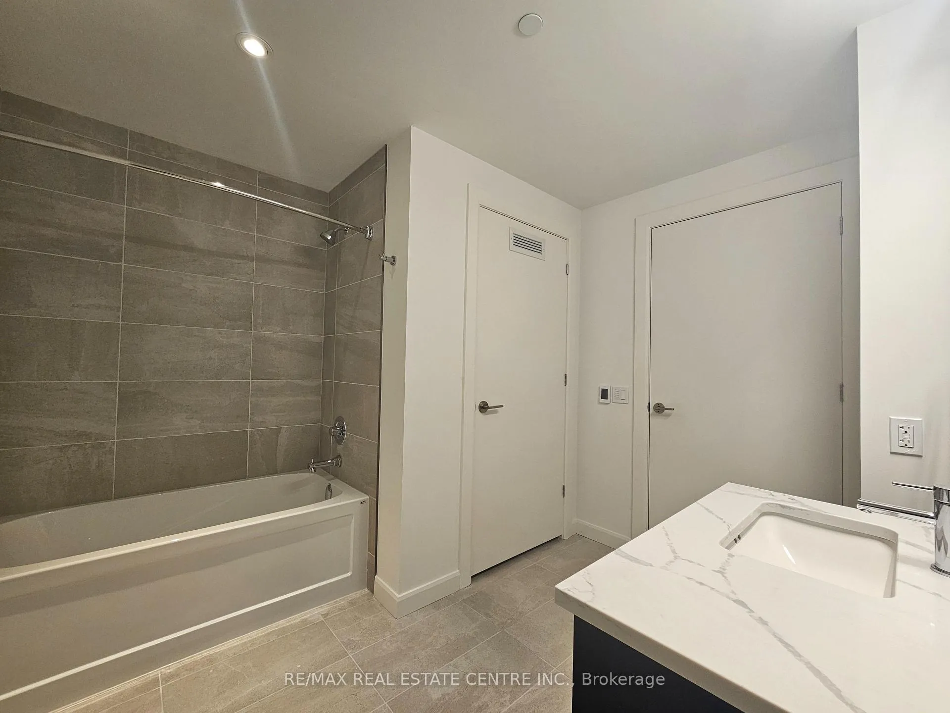 Photo 16 of Unit 1705, 741 King Street W, Kitchener, KW Hospital — HOMEH