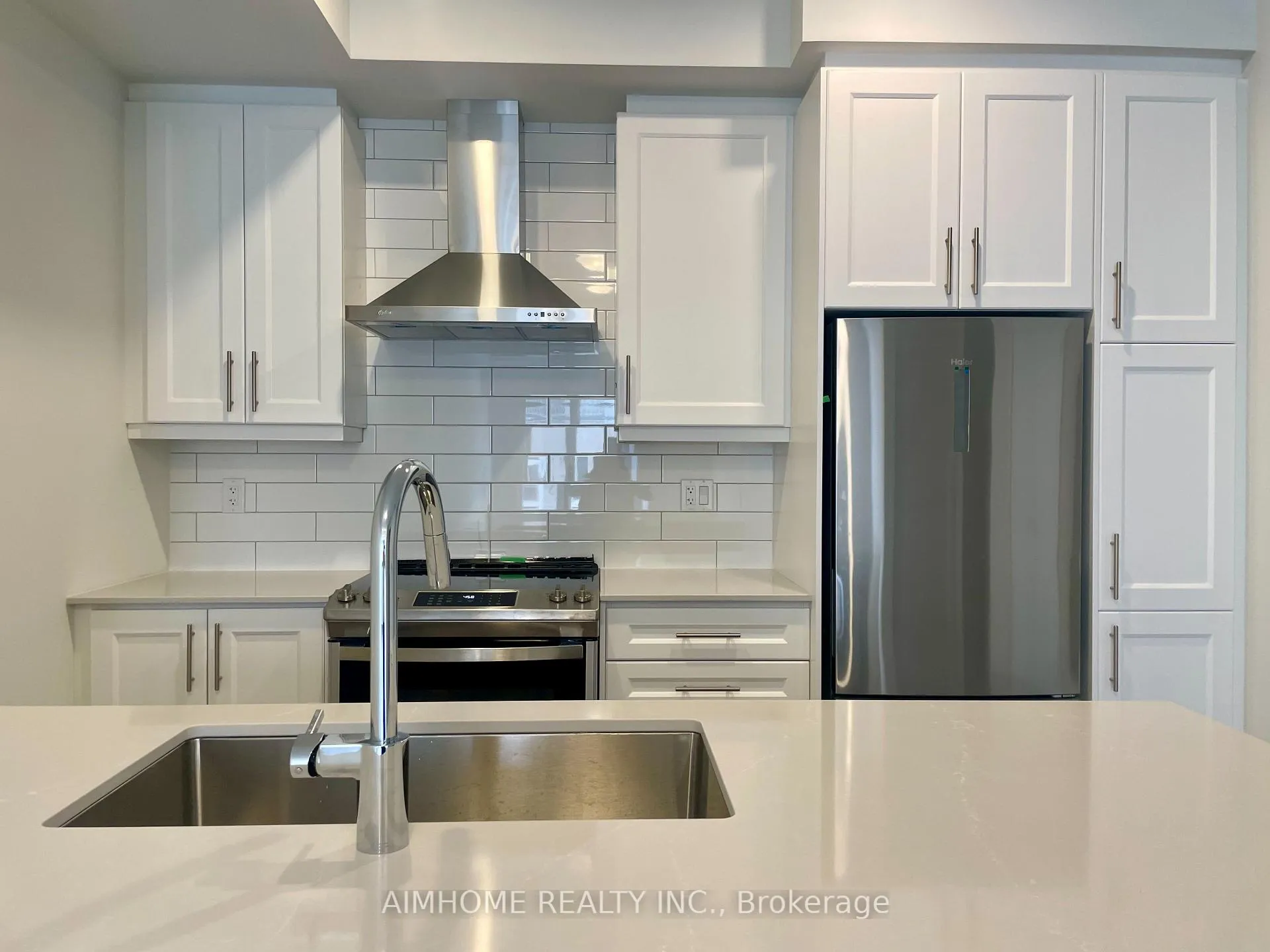 Photo 3 of Unit 218, 131 Honeycrisp Crescent, Vaughan, Vaughan Corporate Centre — HOMEH