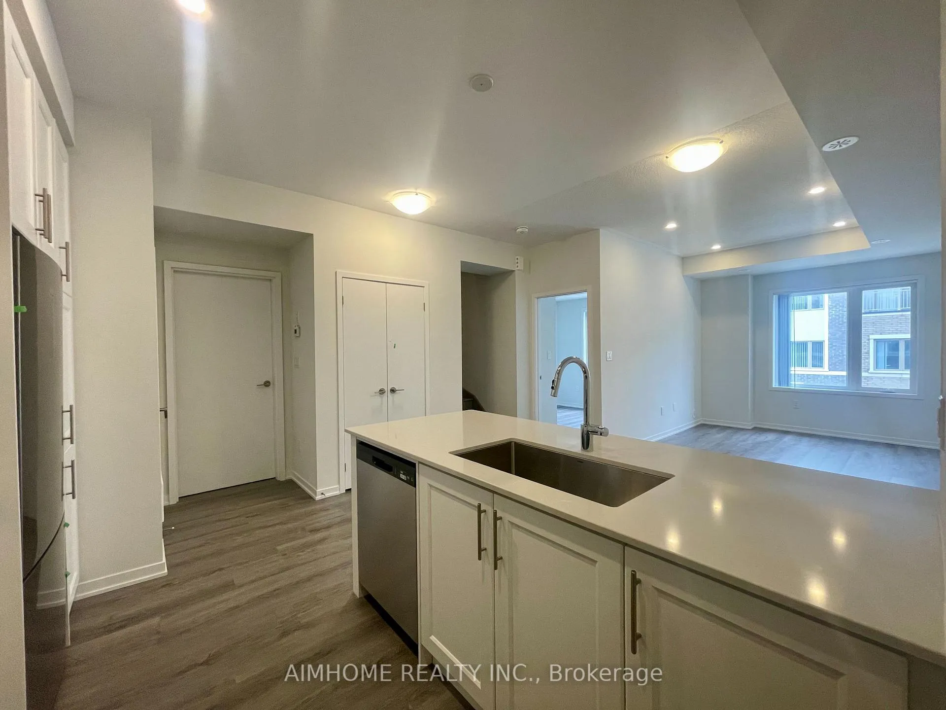Photo 6 of Unit 218, 131 Honeycrisp Crescent, Vaughan, Vaughan Corporate Centre — HOMEH