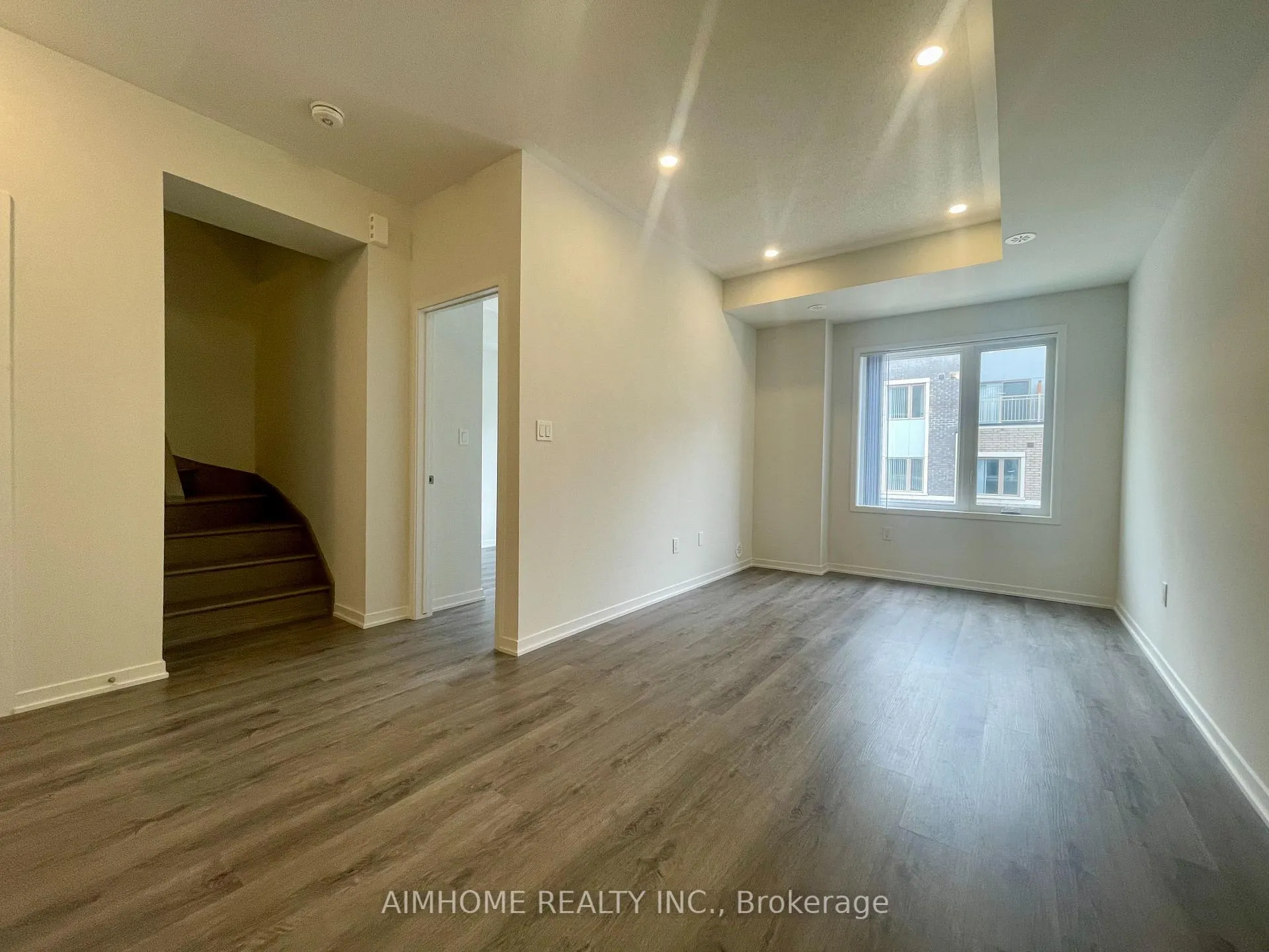 Photo 7 of Unit 218, 131 Honeycrisp Crescent, Vaughan, Vaughan Corporate Centre — HOMEH
