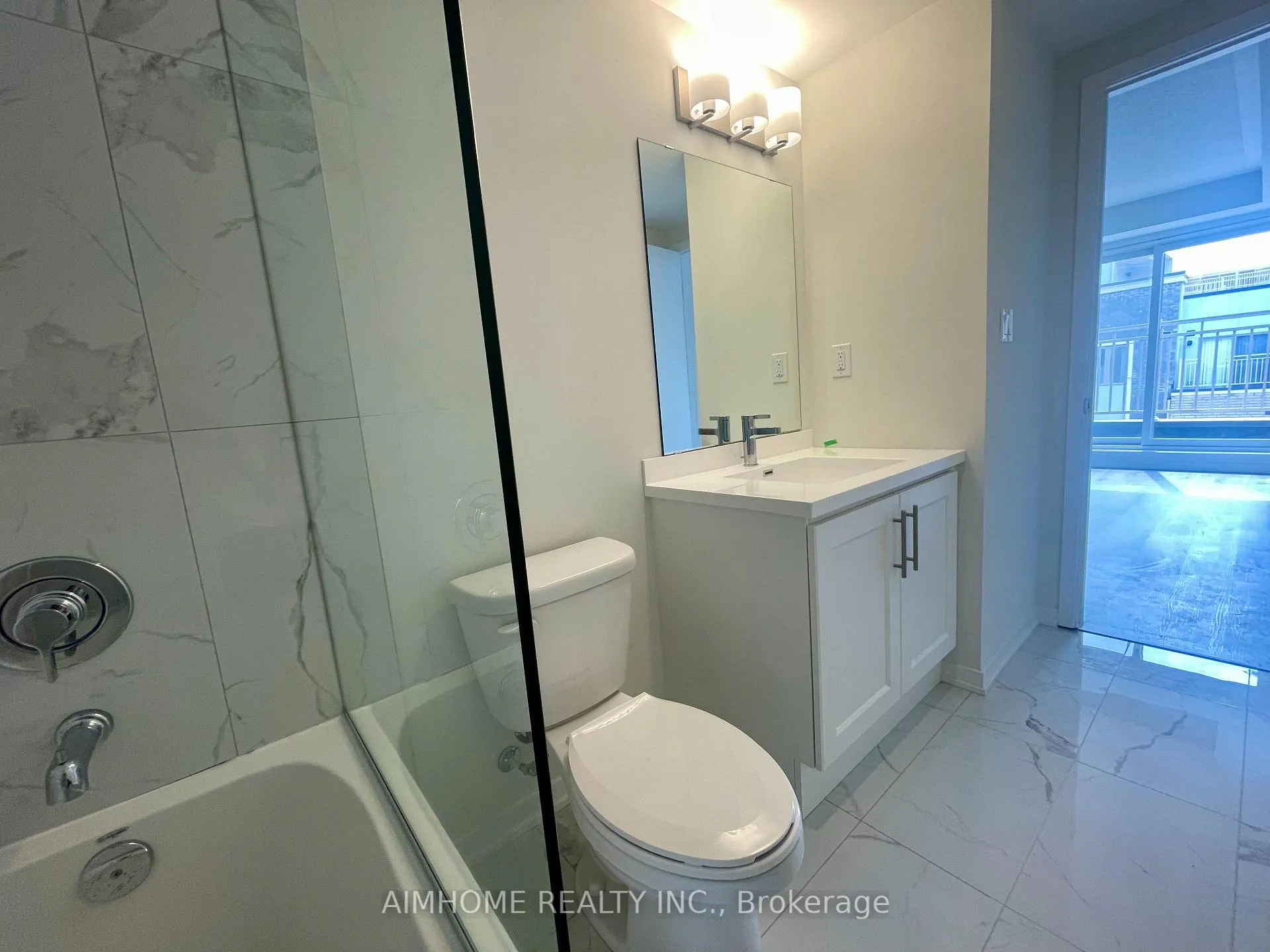 Photo 12 of Unit 218, 131 Honeycrisp Crescent, Vaughan, Vaughan Corporate Centre — HOMEH