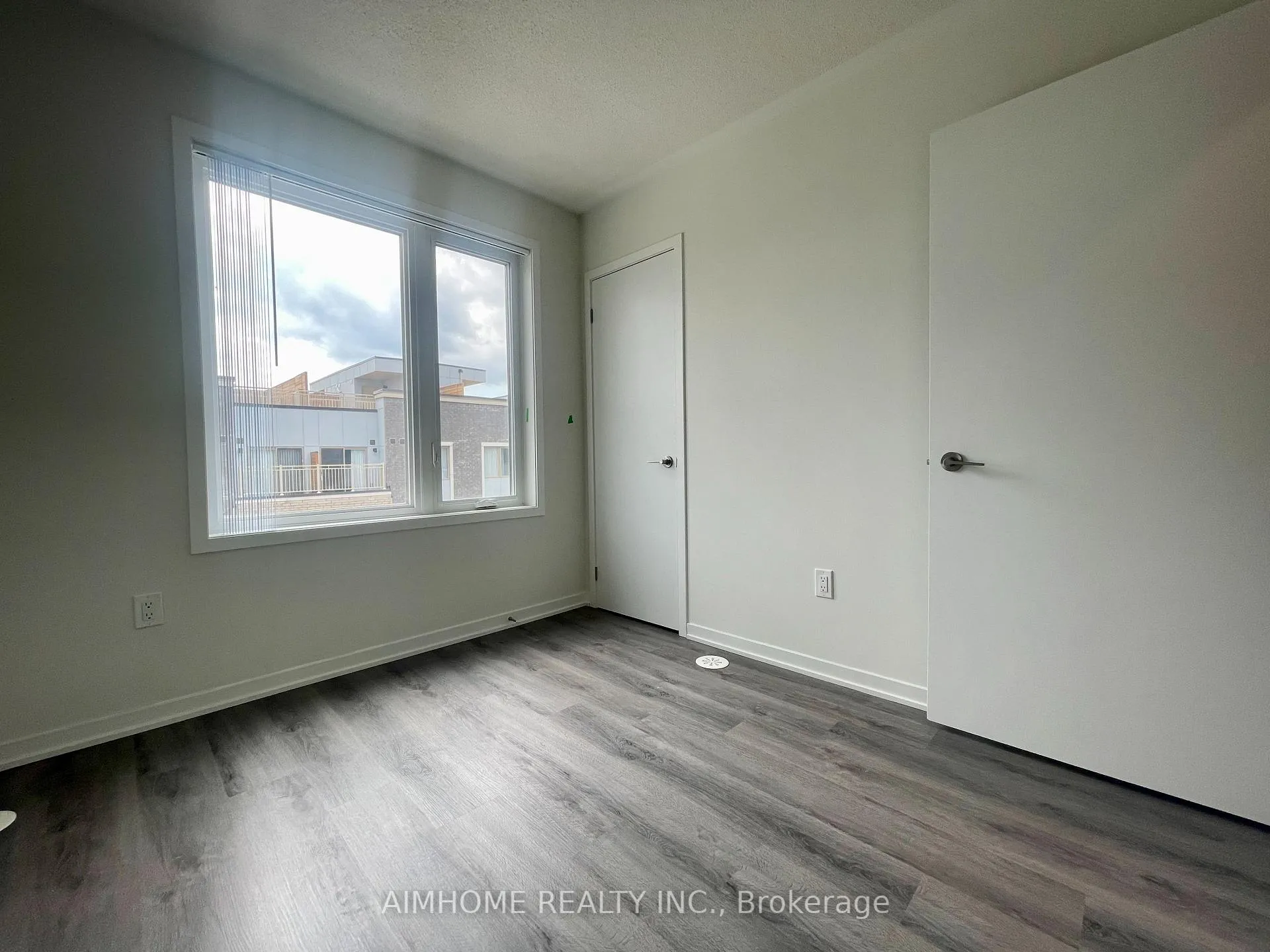 Photo 14 of Unit 218, 131 Honeycrisp Crescent, Vaughan, Vaughan Corporate Centre — HOMEH