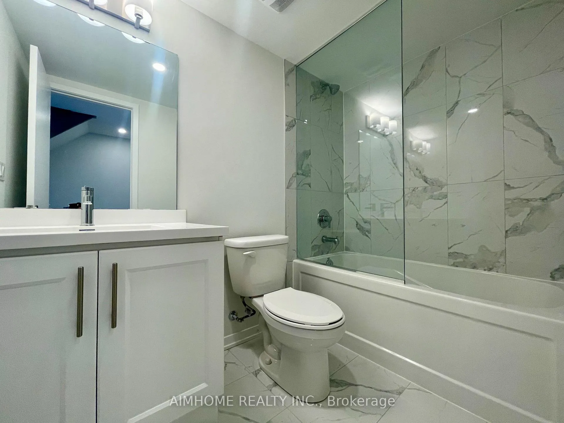 Photo 15 of Unit 218, 131 Honeycrisp Crescent, Vaughan, Vaughan Corporate Centre — HOMEH