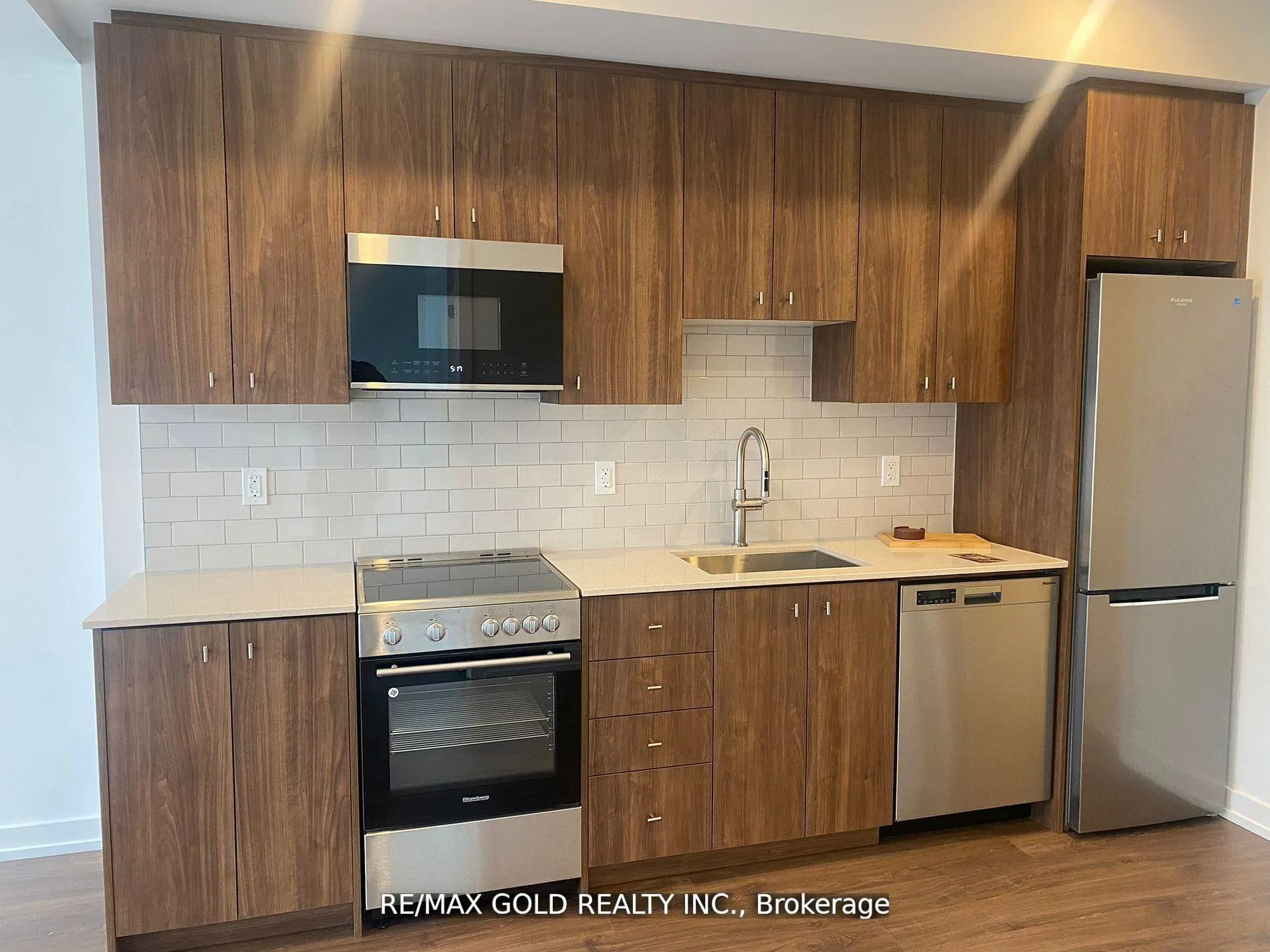 Photo 1 of Unit 1914, 15 Wellington Street S, Kitchener, Cherry Hill — HOMEH