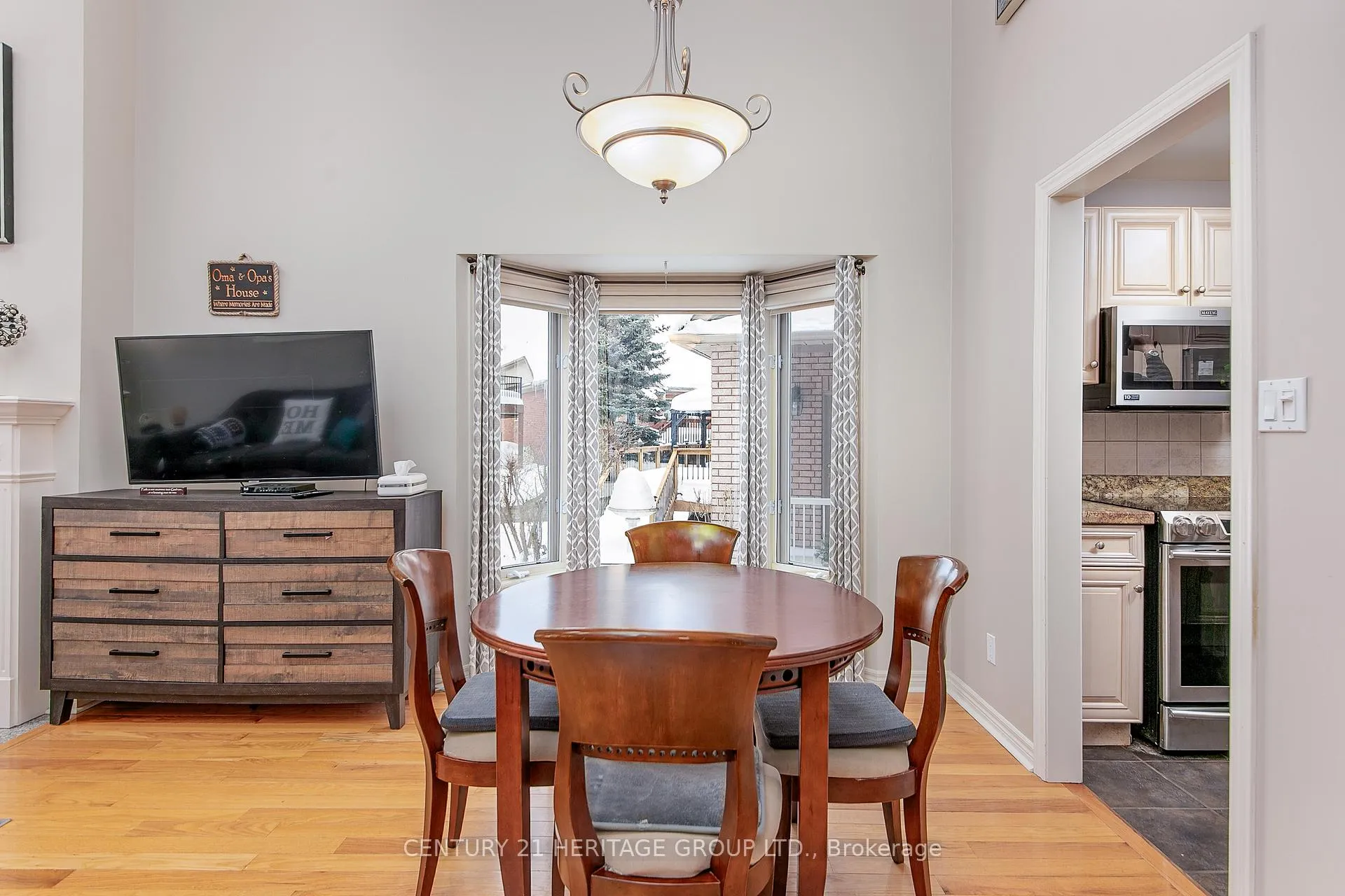 Photo 9 of 4 Artisan Lane, New Tecumseth, Alliston — HOMEH