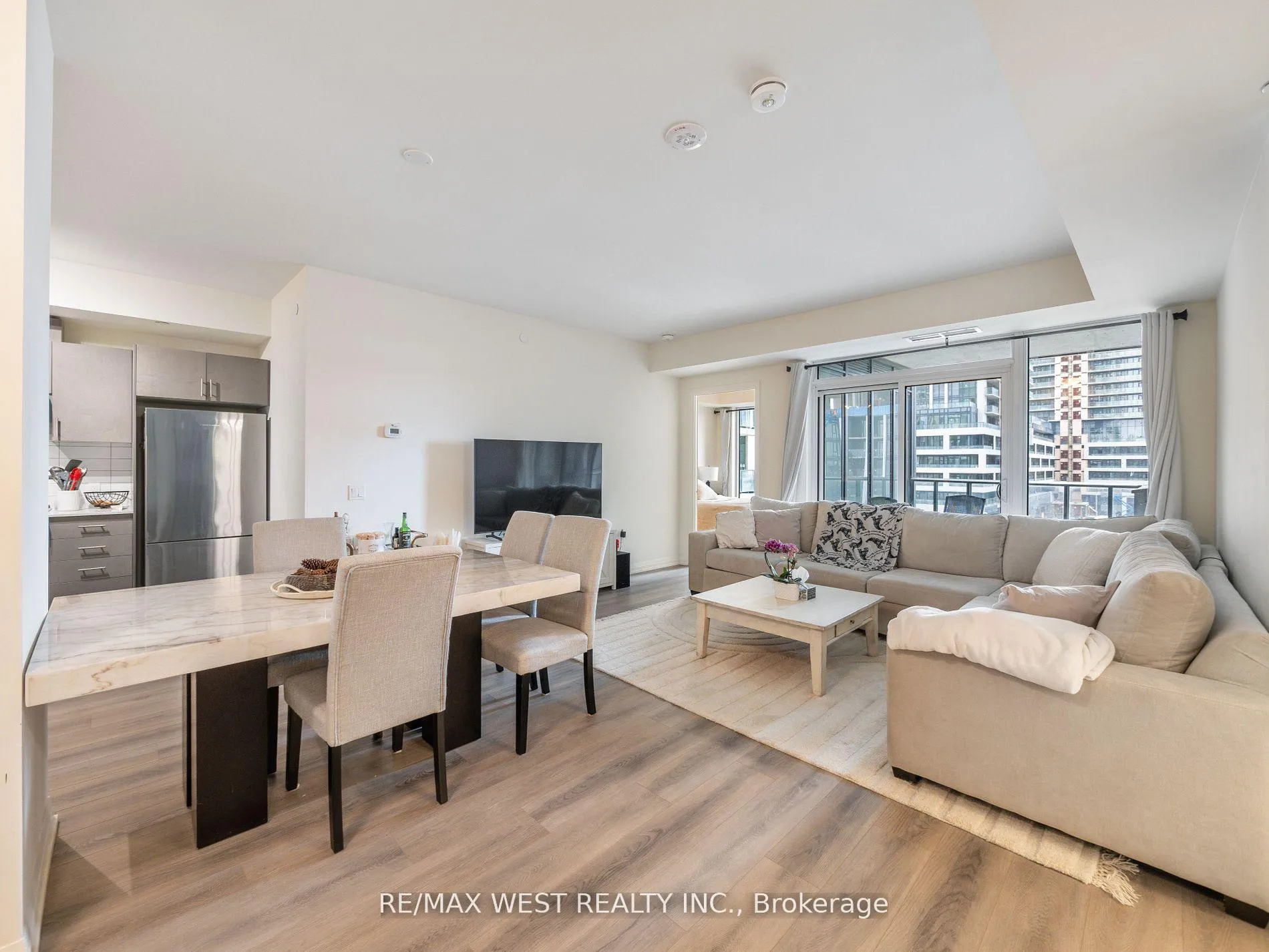 Photo 4 of Unit 411, 9000 Jane Street, Vaughan, Concord — HOMEH