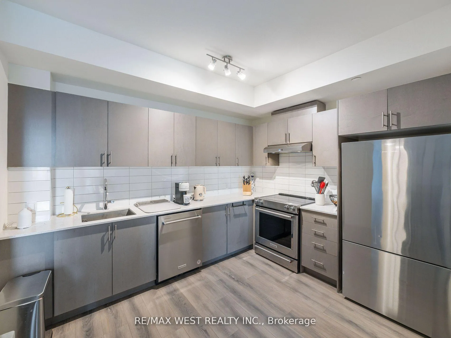 Photo 7 of Unit 411, 9000 Jane Street, Vaughan, Concord — HOMEH