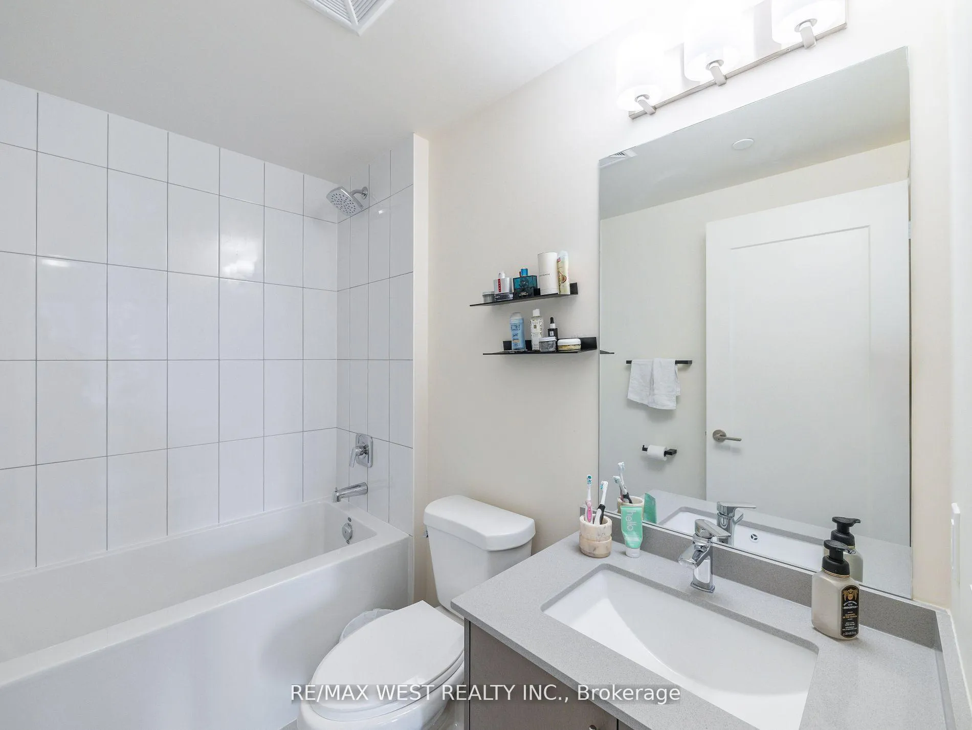 Photo 14 of Unit 411, 9000 Jane Street, Vaughan, Concord — HOMEH