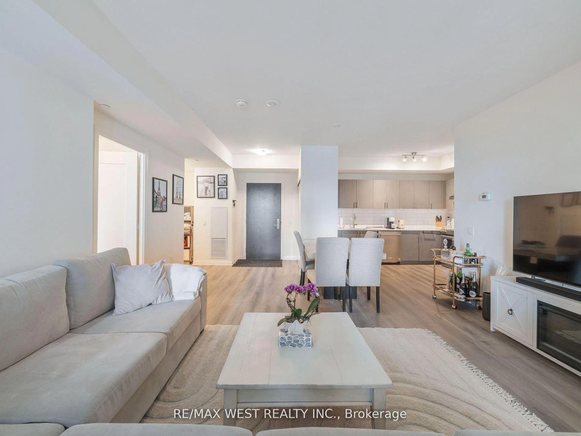 Photo 16 of Unit 411, 9000 Jane Street, Vaughan, Concord — HOMEH