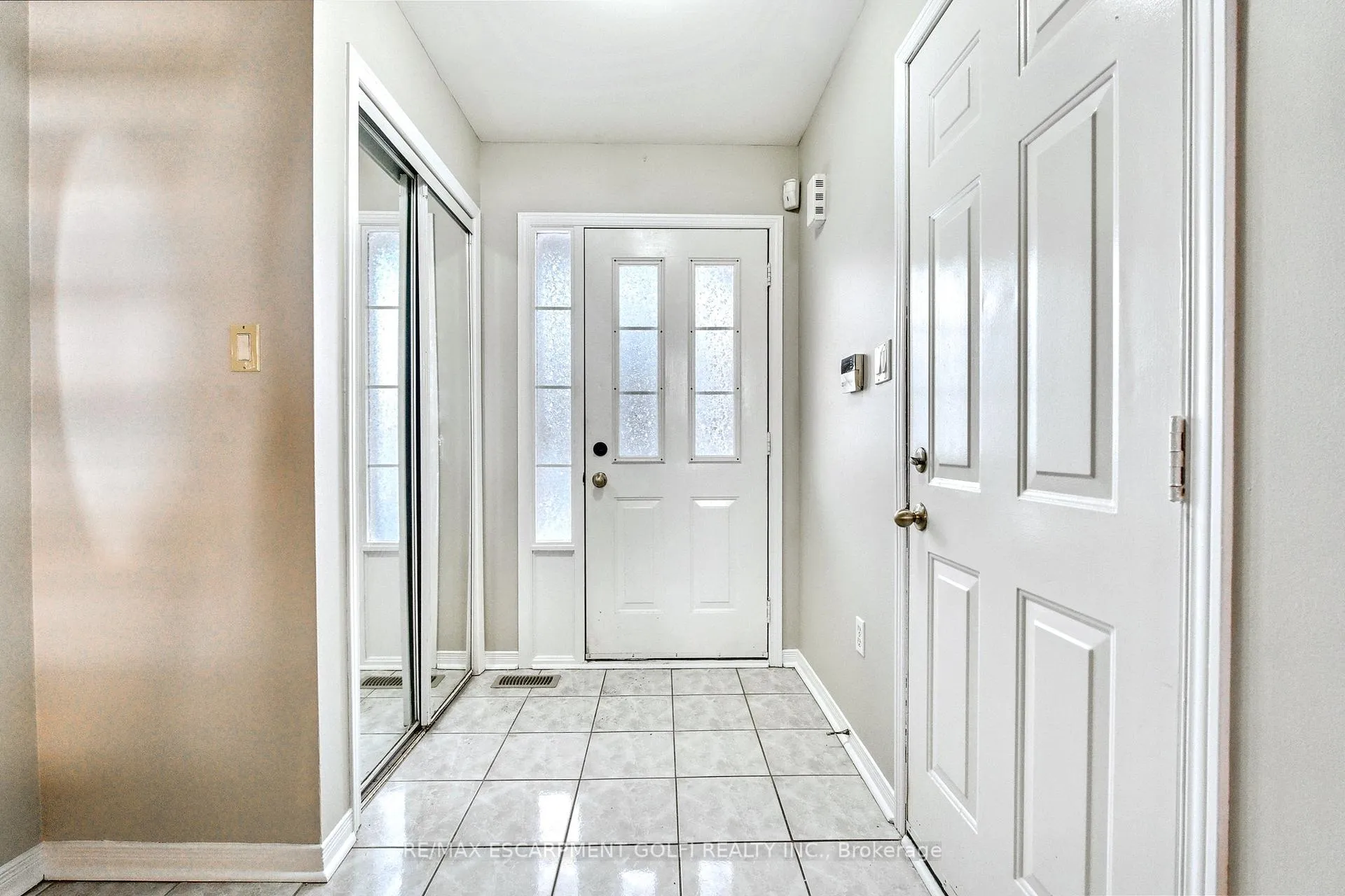 Photo 2 of Unit 31, 800 Paramount Drive, Hamilton, Stoney Creek — HOMEH