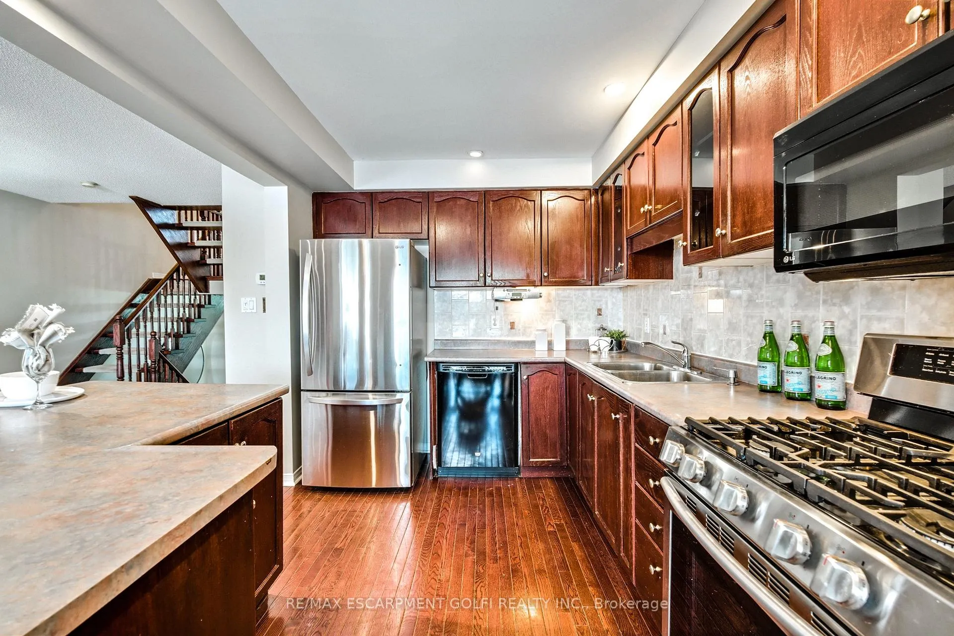 Photo 9 of Unit 31, 800 Paramount Drive, Hamilton, Stoney Creek — HOMEH