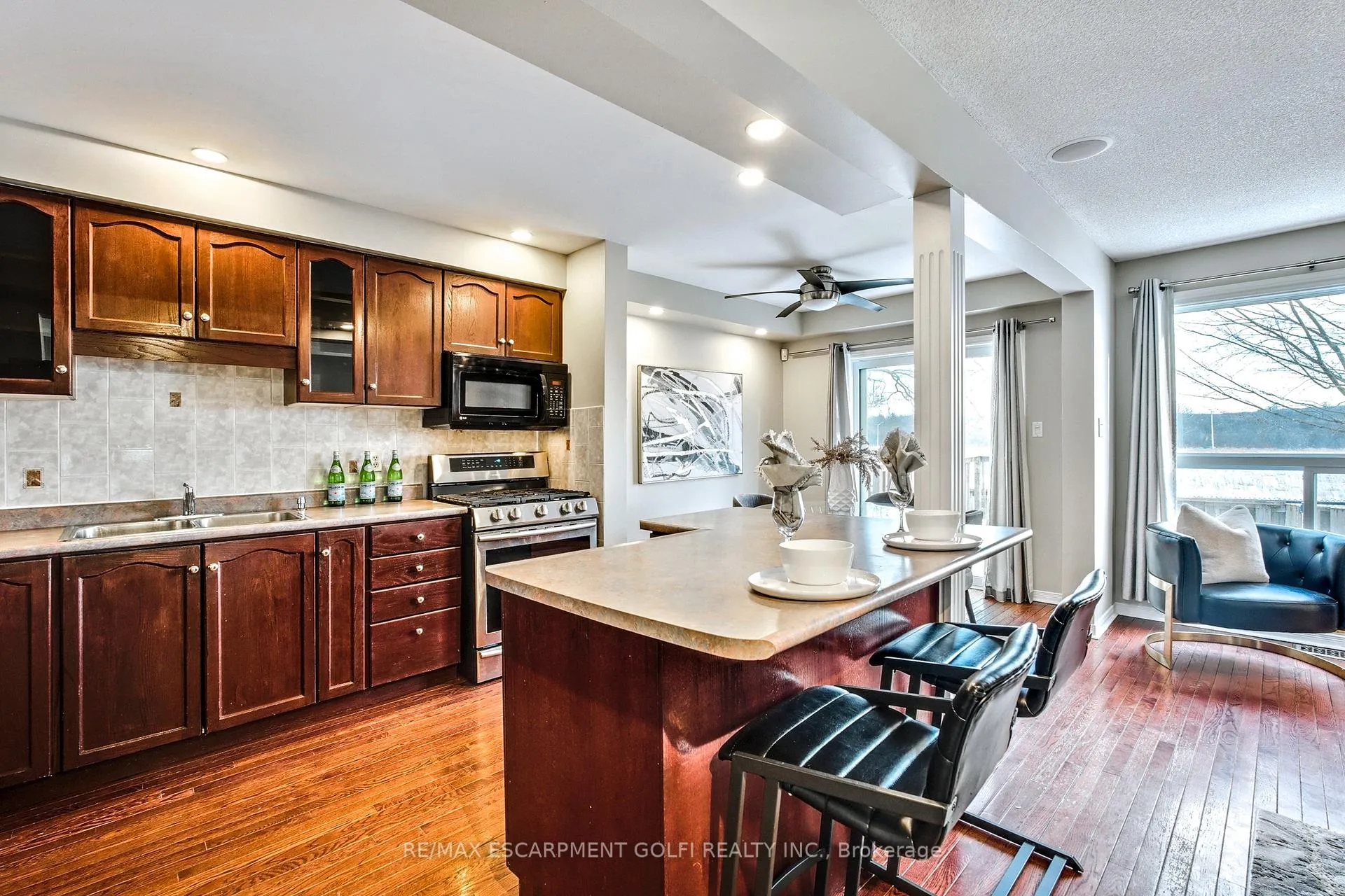 Photo 10 of Unit 31, 800 Paramount Drive, Hamilton, Stoney Creek — HOMEH