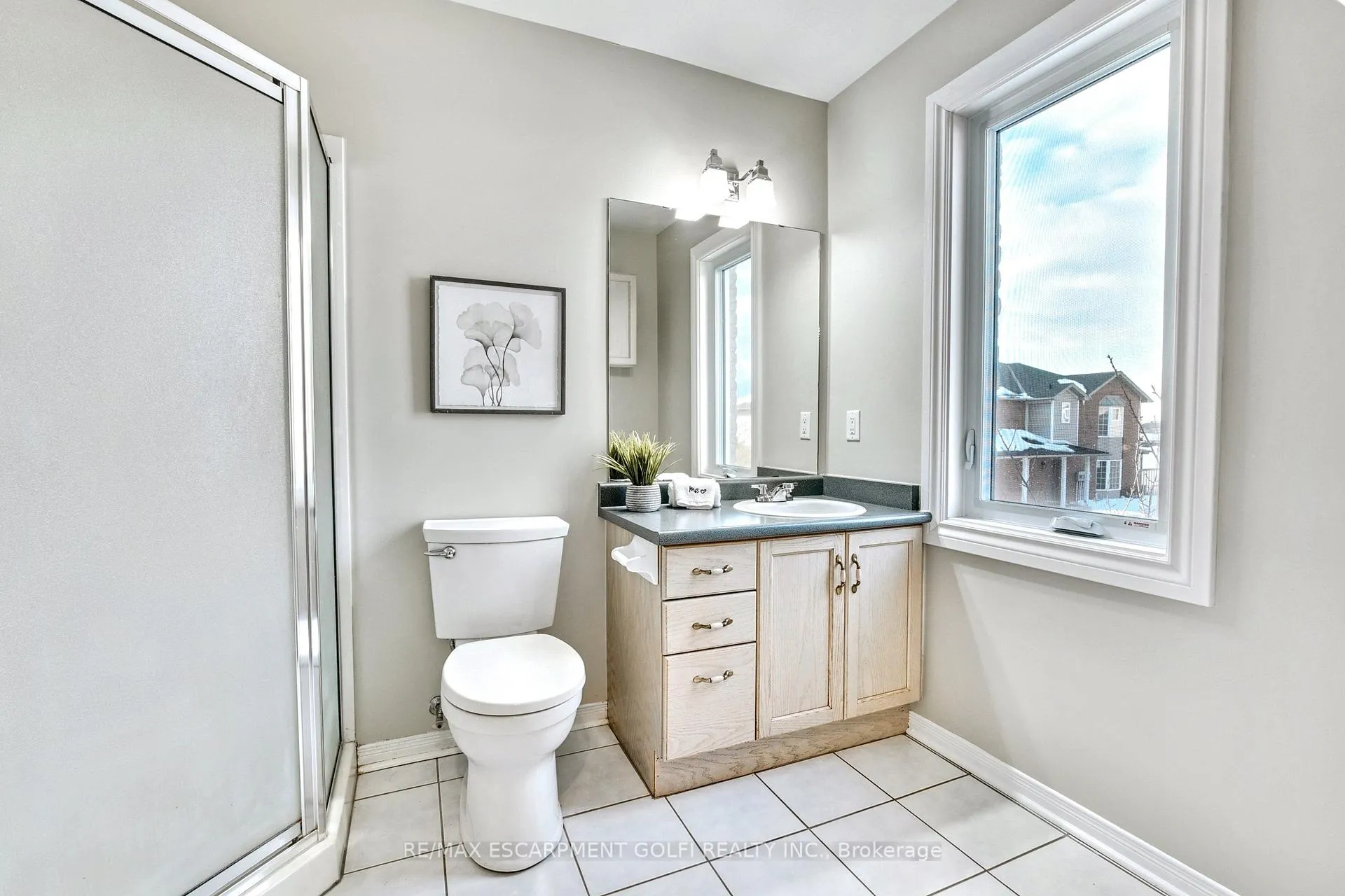Photo 15 of Unit 31, 800 Paramount Drive, Hamilton, Stoney Creek — HOMEH