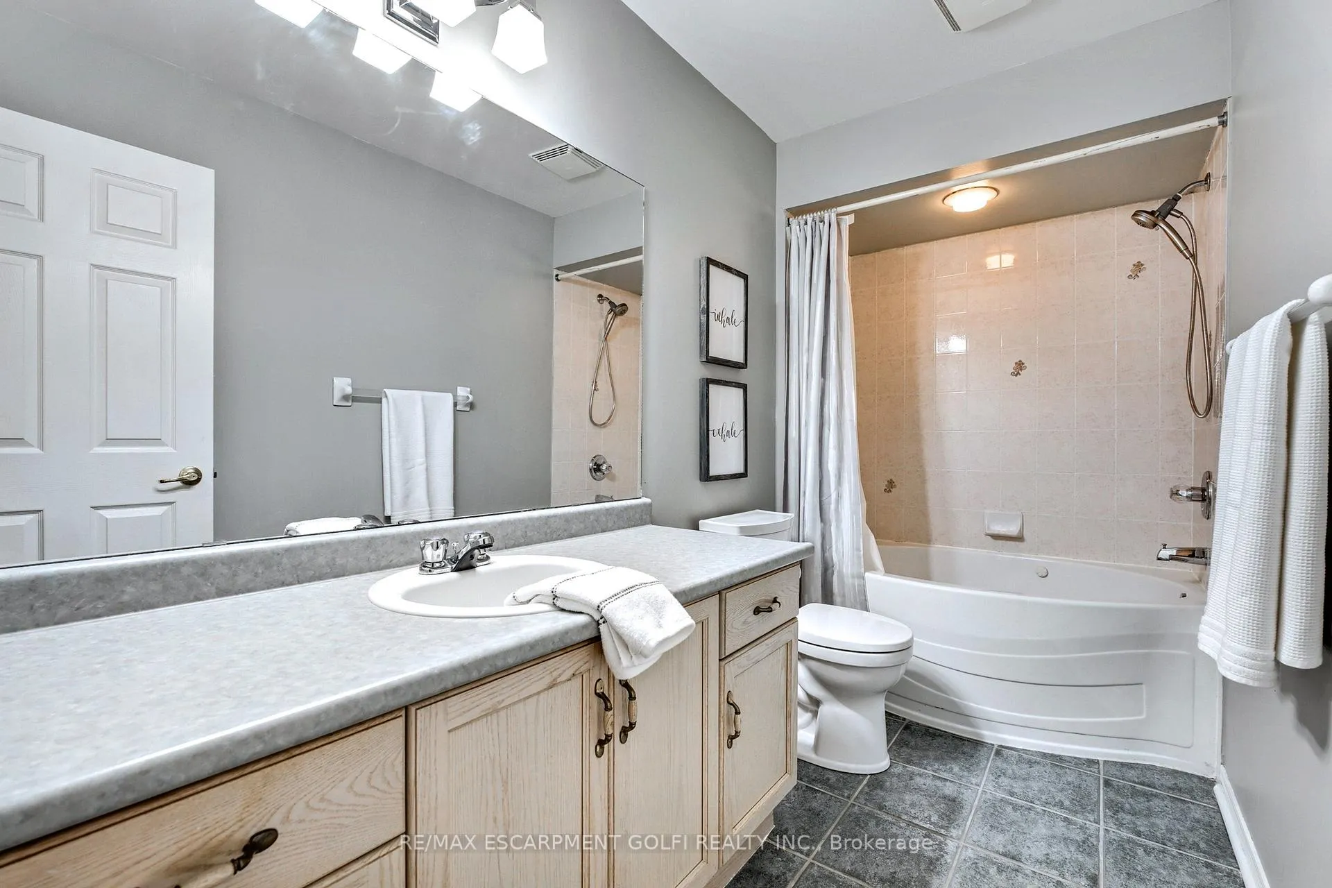 Photo 23 of Unit 31, 800 Paramount Drive, Hamilton, Stoney Creek — HOMEH
