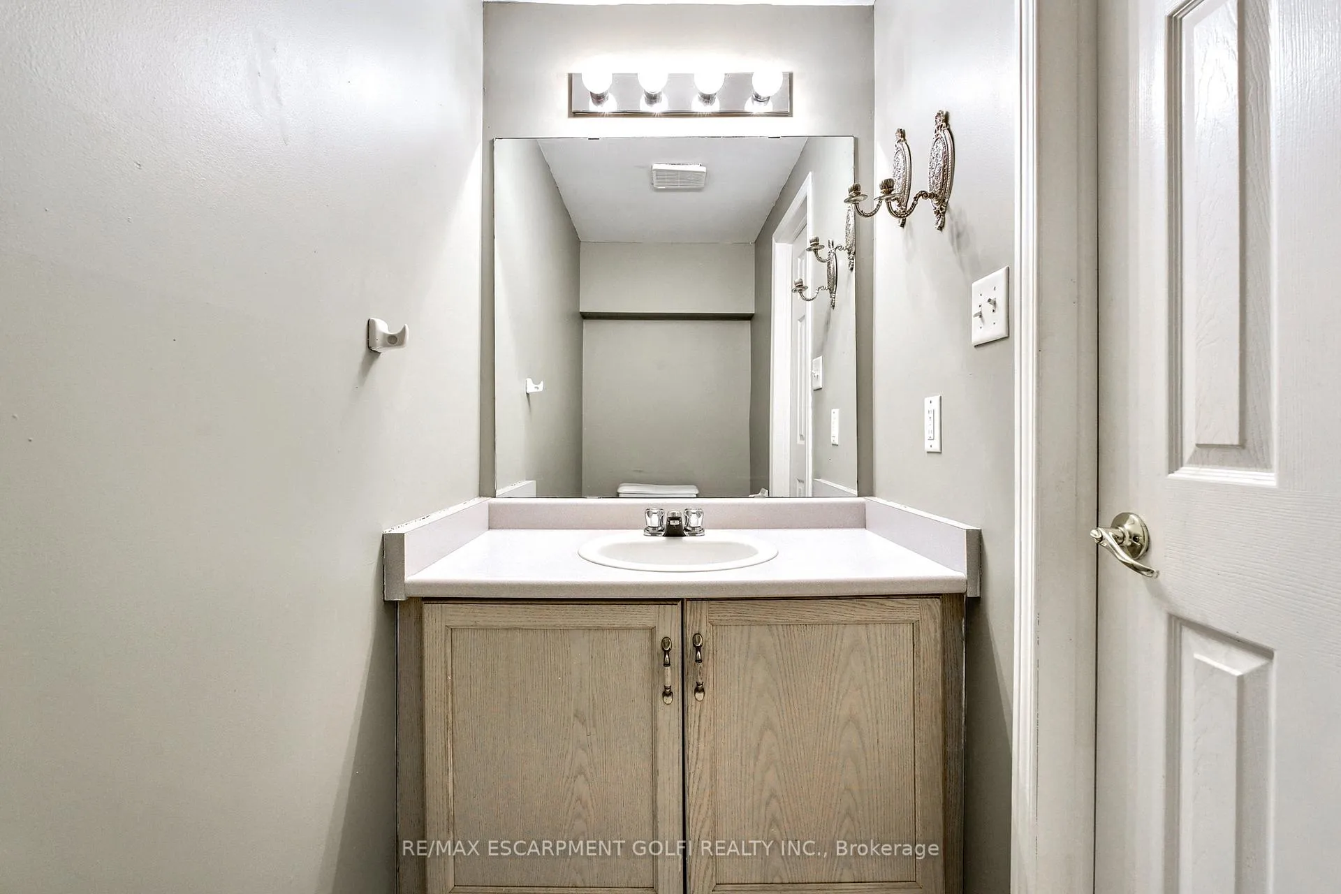 Photo 31 of Unit 31, 800 Paramount Drive, Hamilton, Stoney Creek — HOMEH