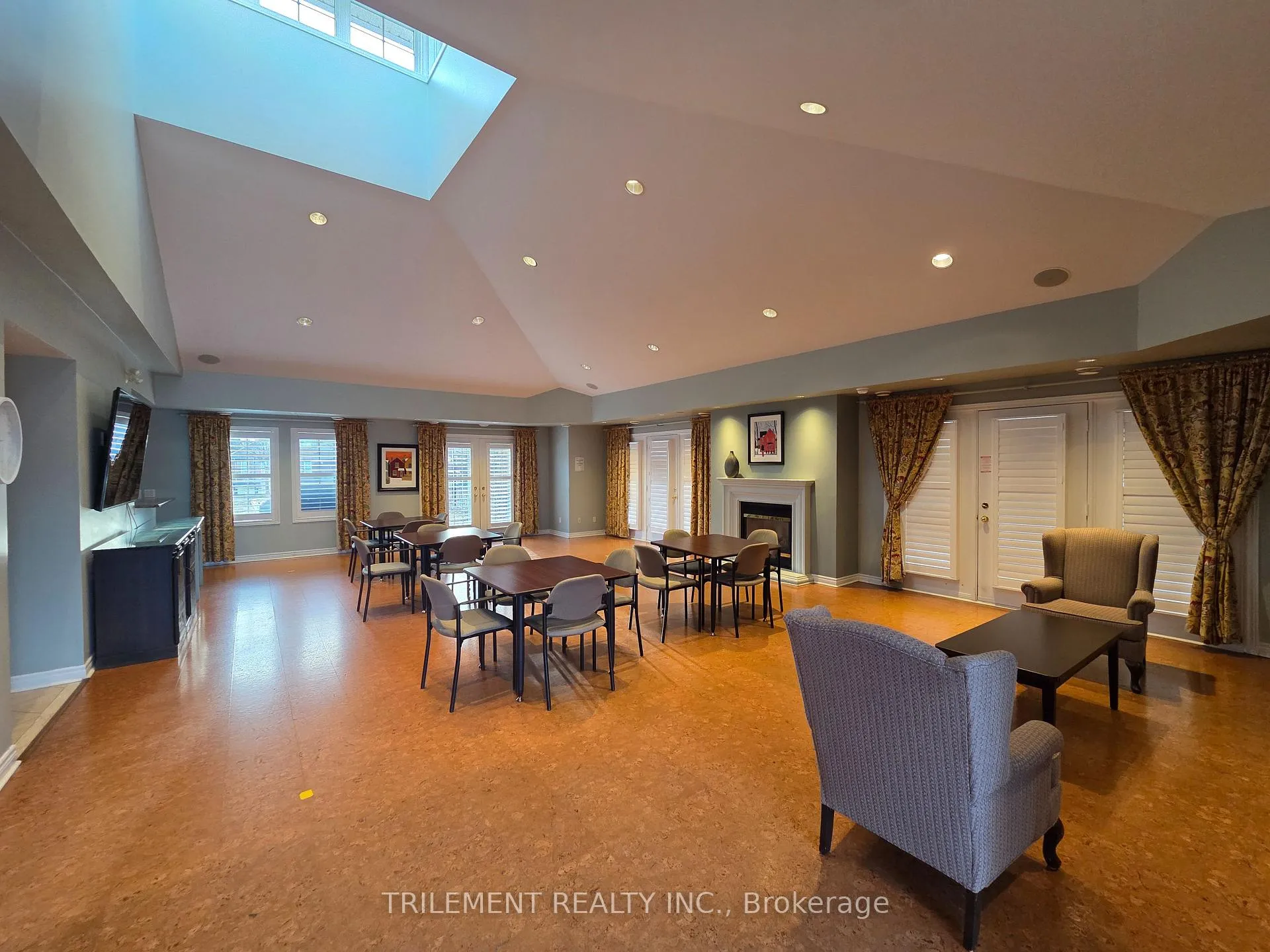 Photo 2 of 72 Louisbourg Way, Markham, Greensborough — HOMEH