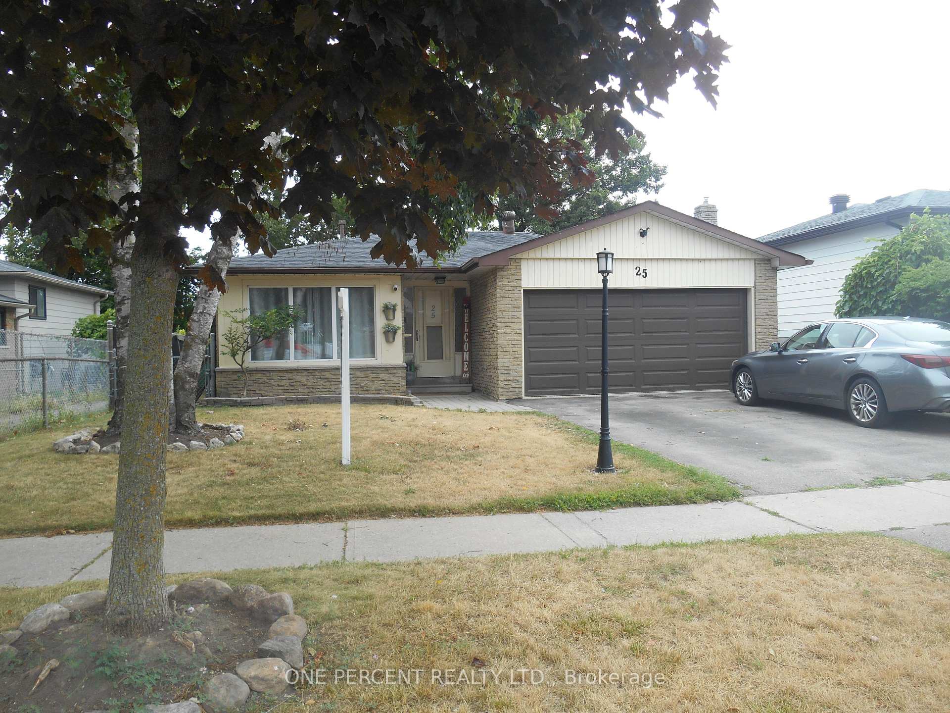 Photo 2 of 25 Chieftain Crescent, Barrie, Allandale Heights — HOMEH