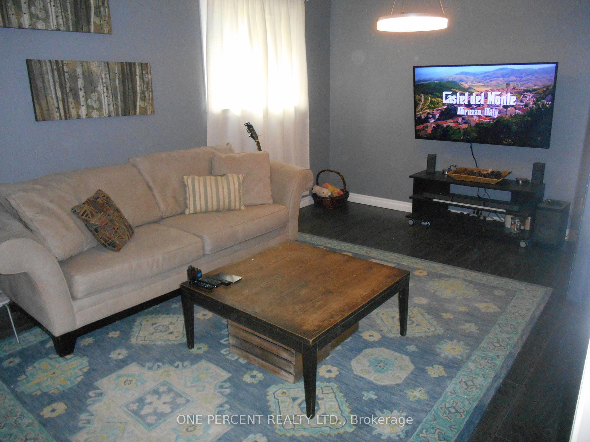 Photo 3 of 25 Chieftain Crescent, Barrie, Allandale Heights — HOMEH